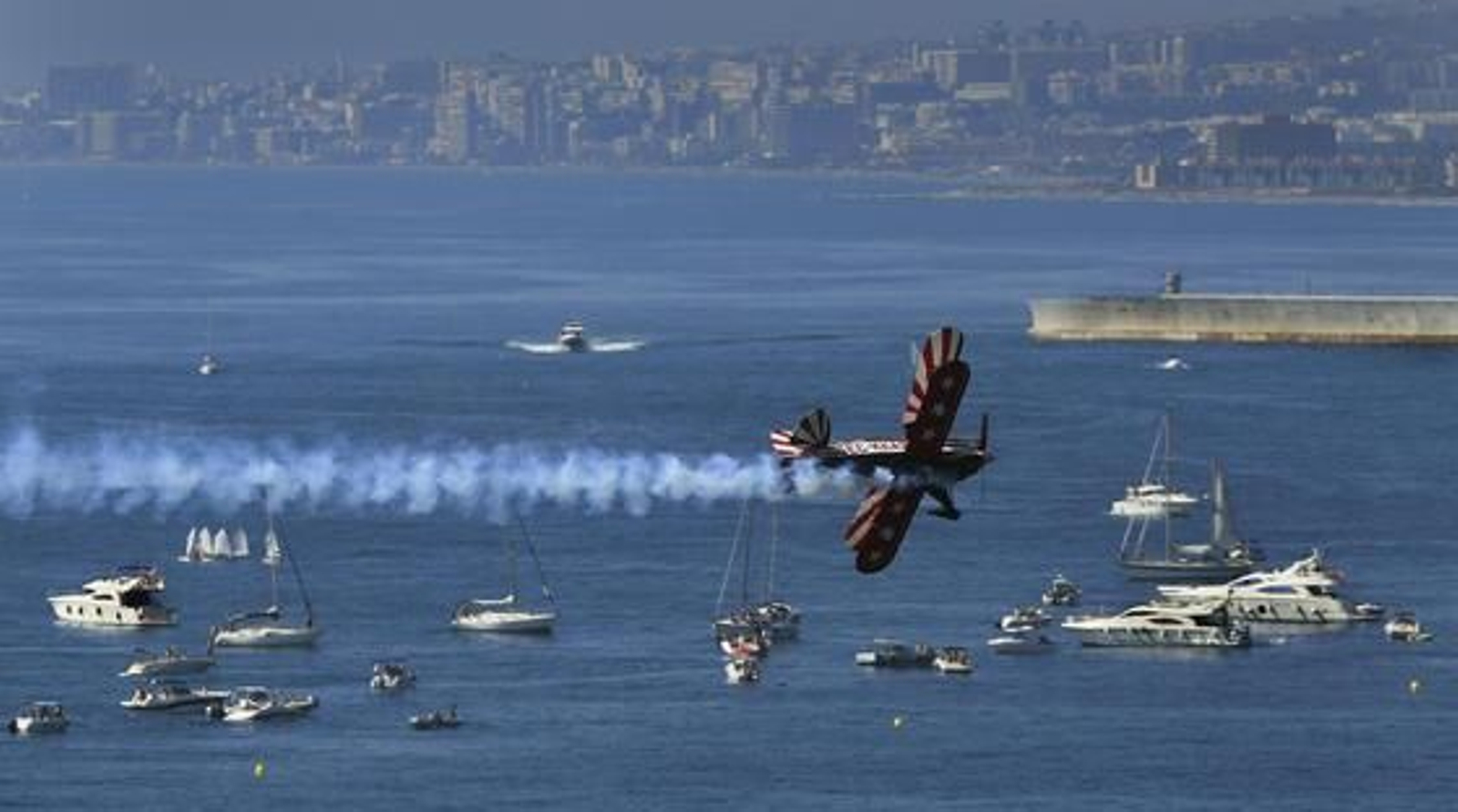 El II Festival Aéreo Internacional de Málaga, donde han participado 35 aeronaves y 90 pilotos, ha contado con la presencia de más de 250.000 personas.

Foto: Sergio Camacho