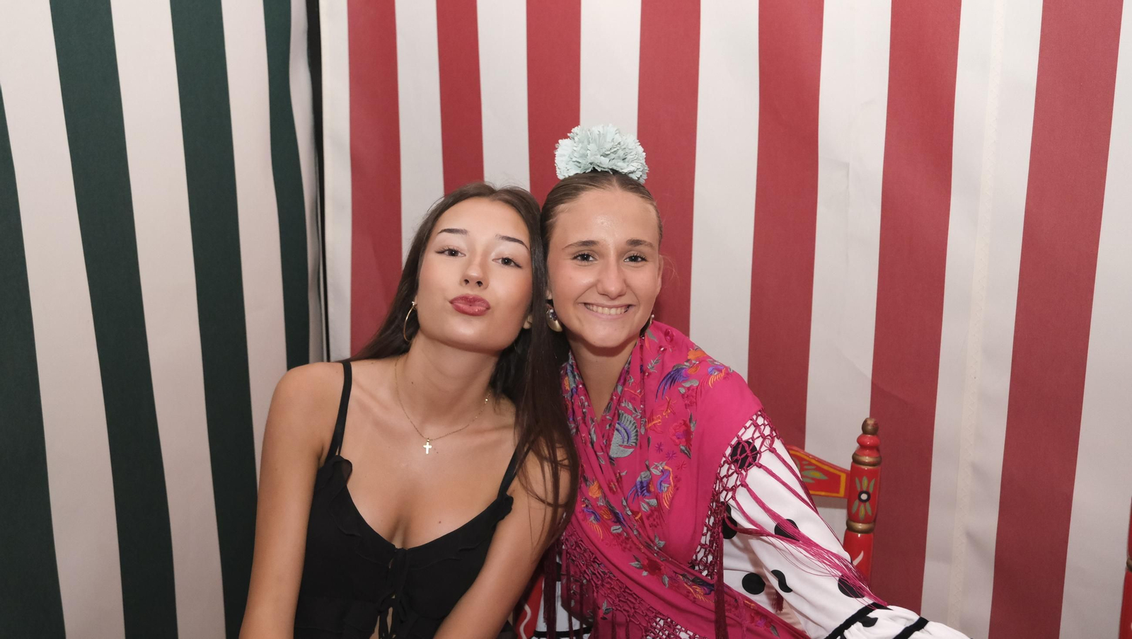 Los almerienses disfrutan del lunes en la Feria del Mediodía