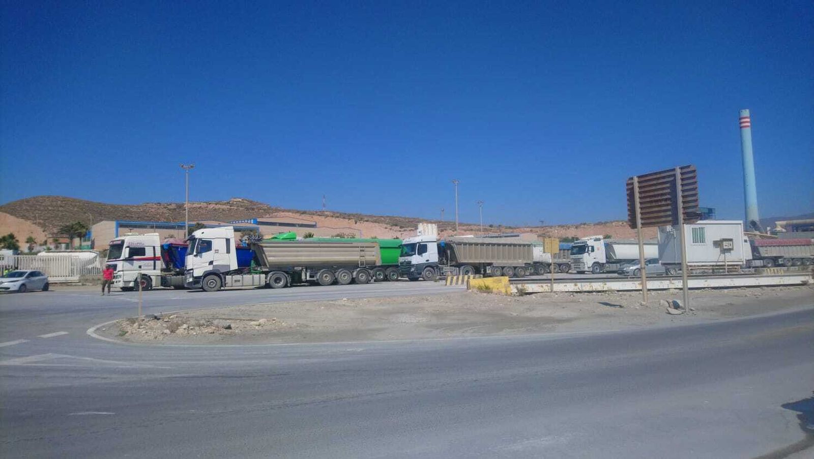 Parada de los transportistas de yeso en el Puerto de Carboneras.