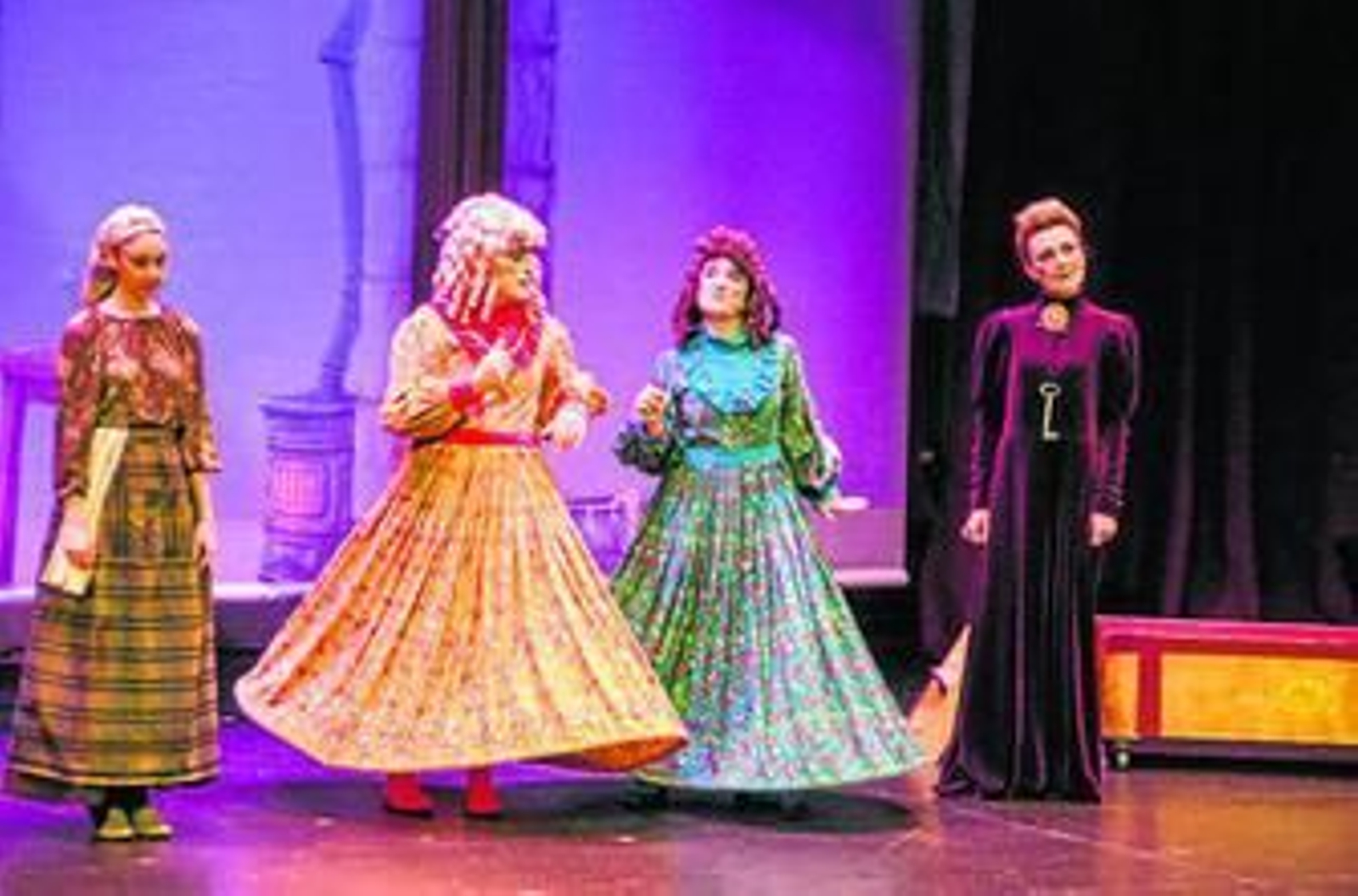 Escena con algunas de las protagonistas de Cenicienta.