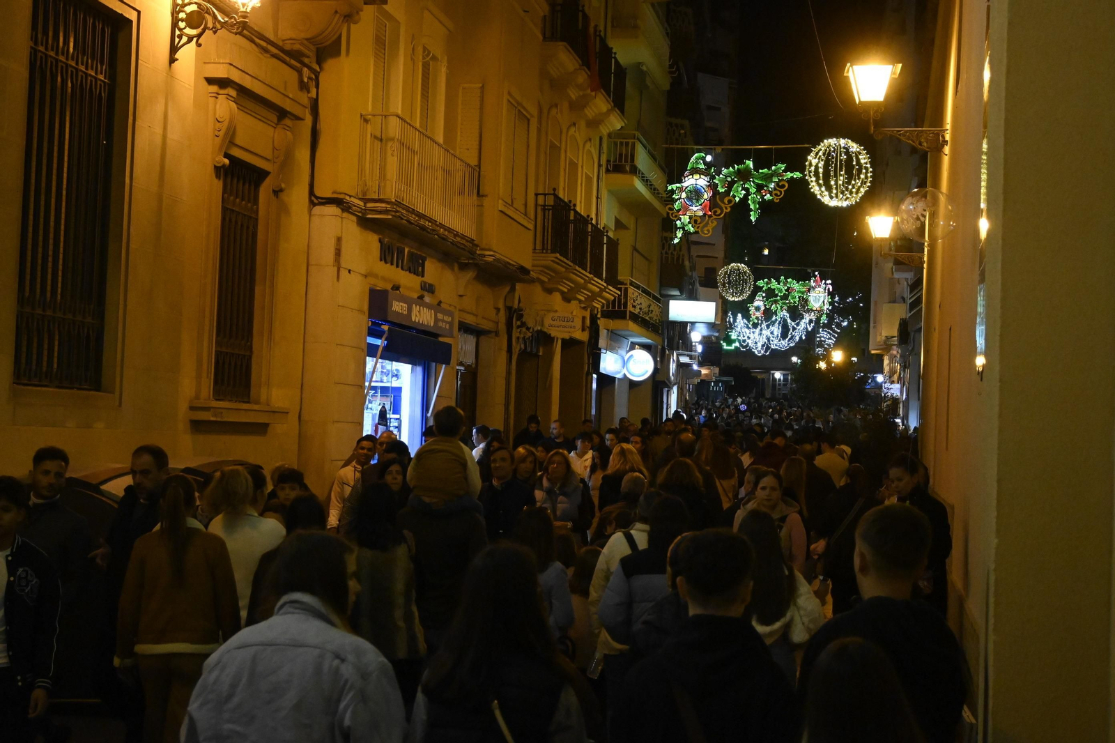 Imágenes del alumbrado navideño en las calles de Huelva