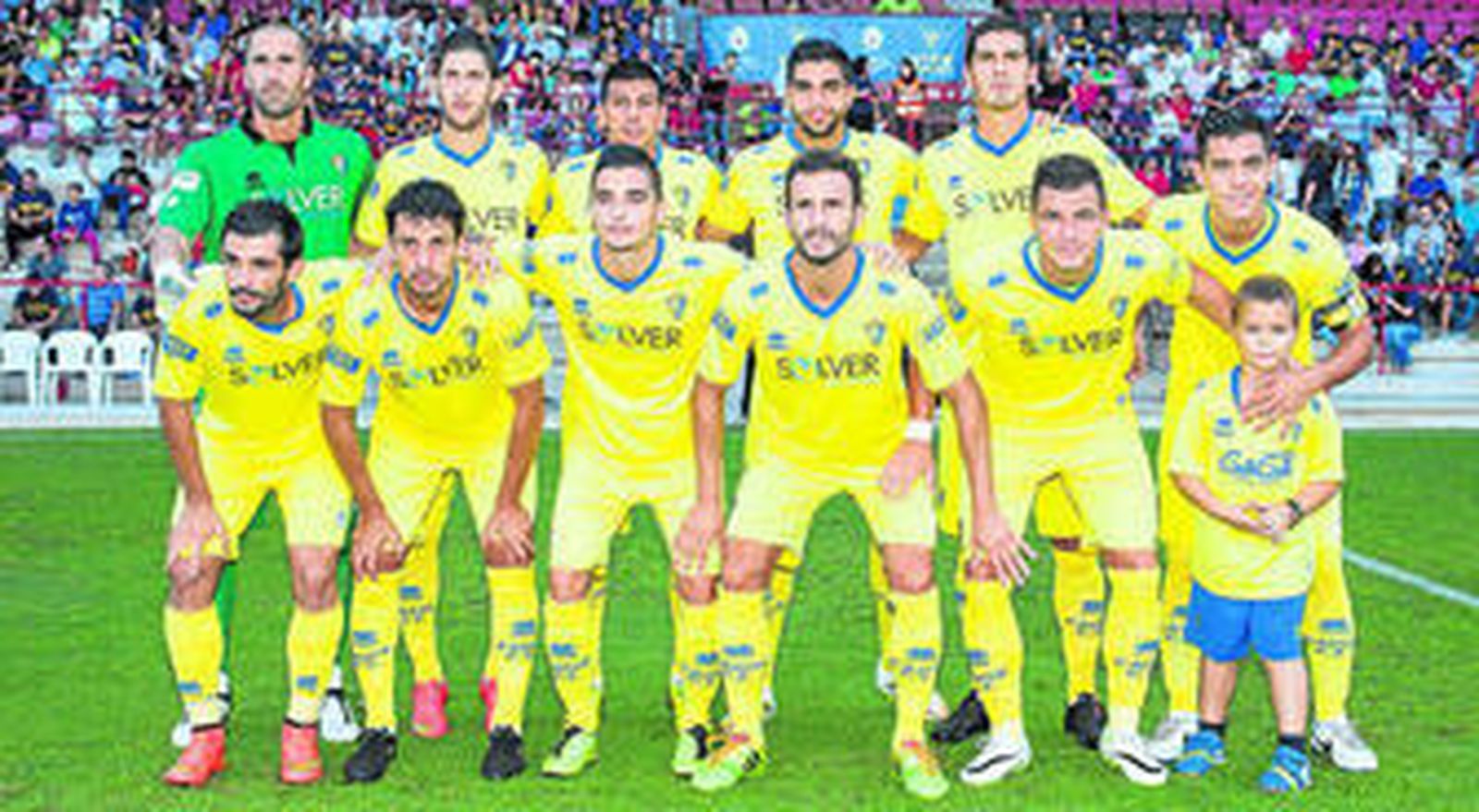 Formación inicial del Cádiz en La Condomina cuando se enfrentó al UCAM Murcia.