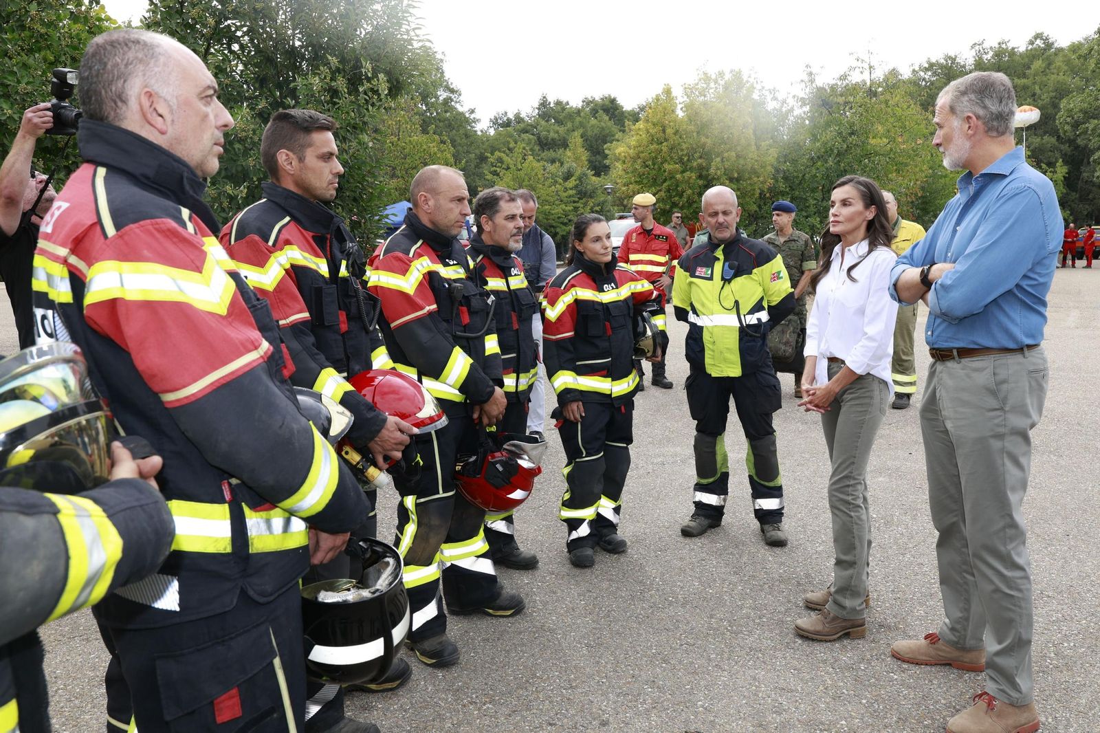 Las fotos de la visita de los Reyes a las zonas afectadas por los incendios en Sanabria y Las Médulas