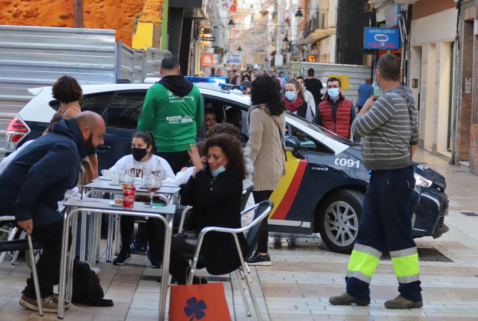 Imágenes del cierre de comercios bares y terrazas a causa de las nuevas restricciones por la Covid en Huelva