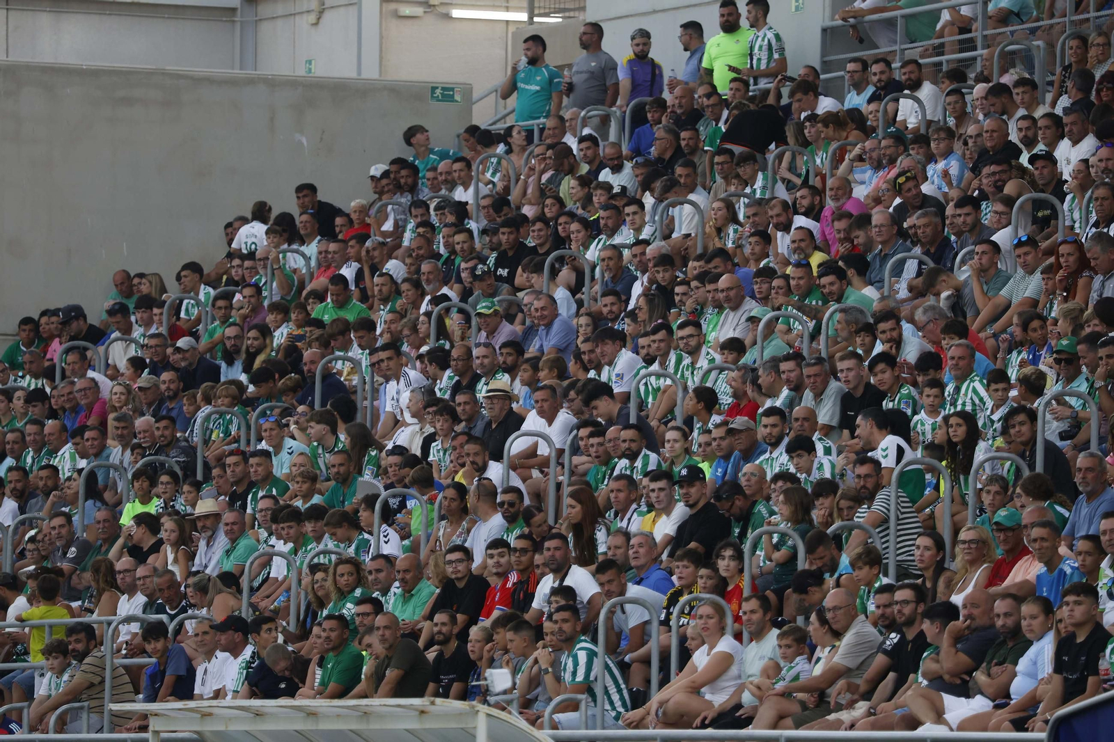 Las fotos del Betis-Como disputado en el Ciudad de La Línea (2-3)