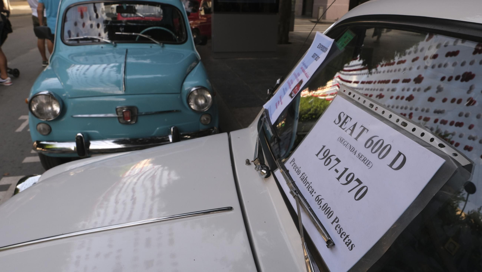 Los Seat 600 y los Mini en la Feria de Almería 2024, en imágenes