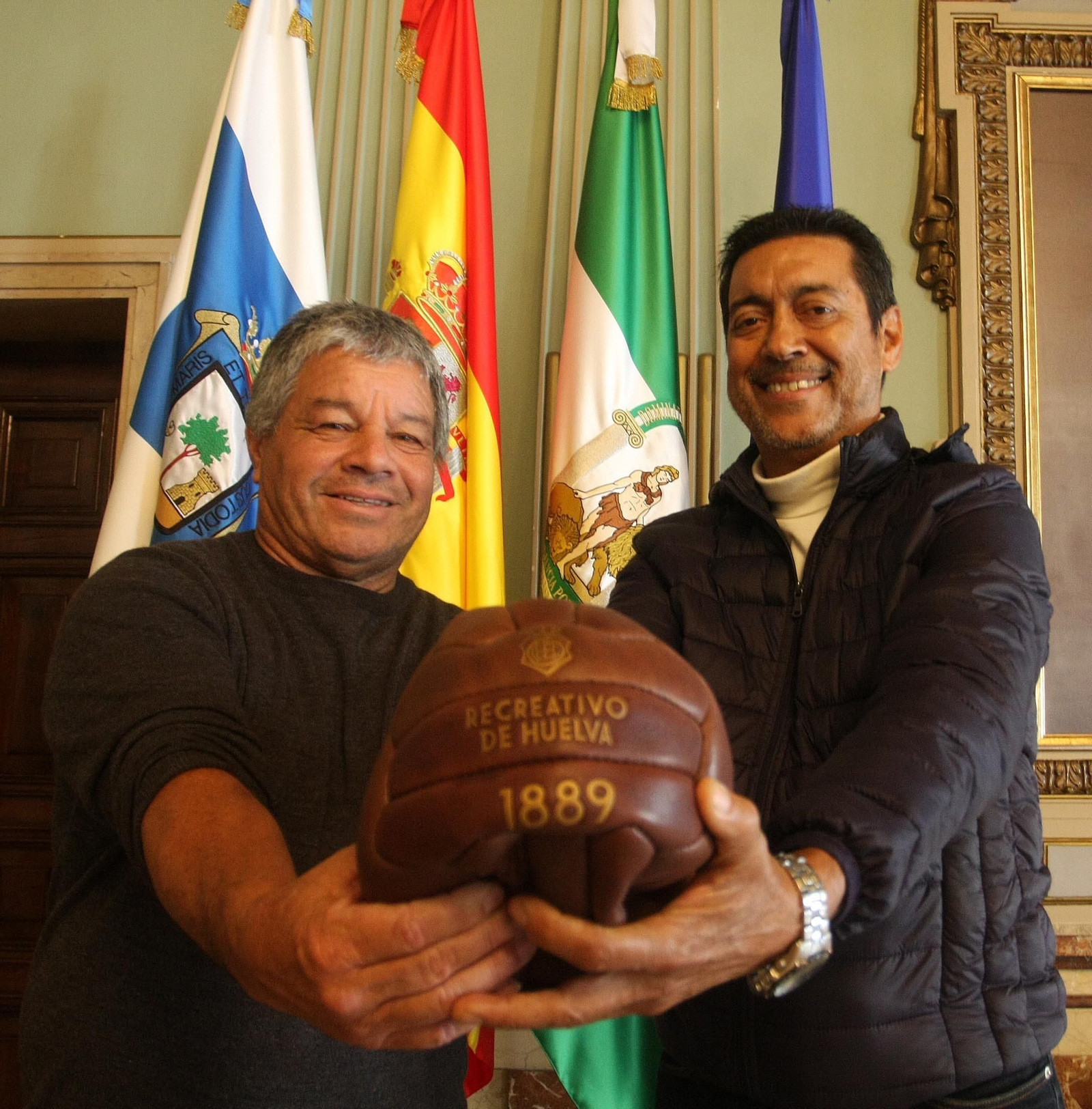 Imágenes de Luzardo y Alzugaray en su recepción en el Ayuntamiento de Huelva