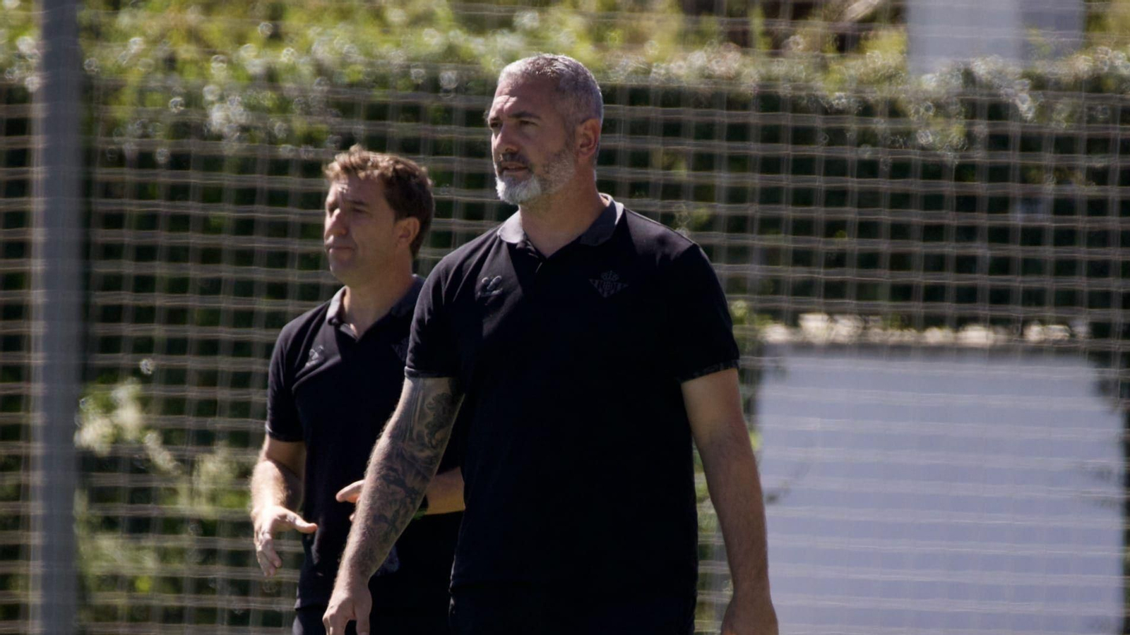 Arzu mientras que dirige un encuentro del Betis Deportivo