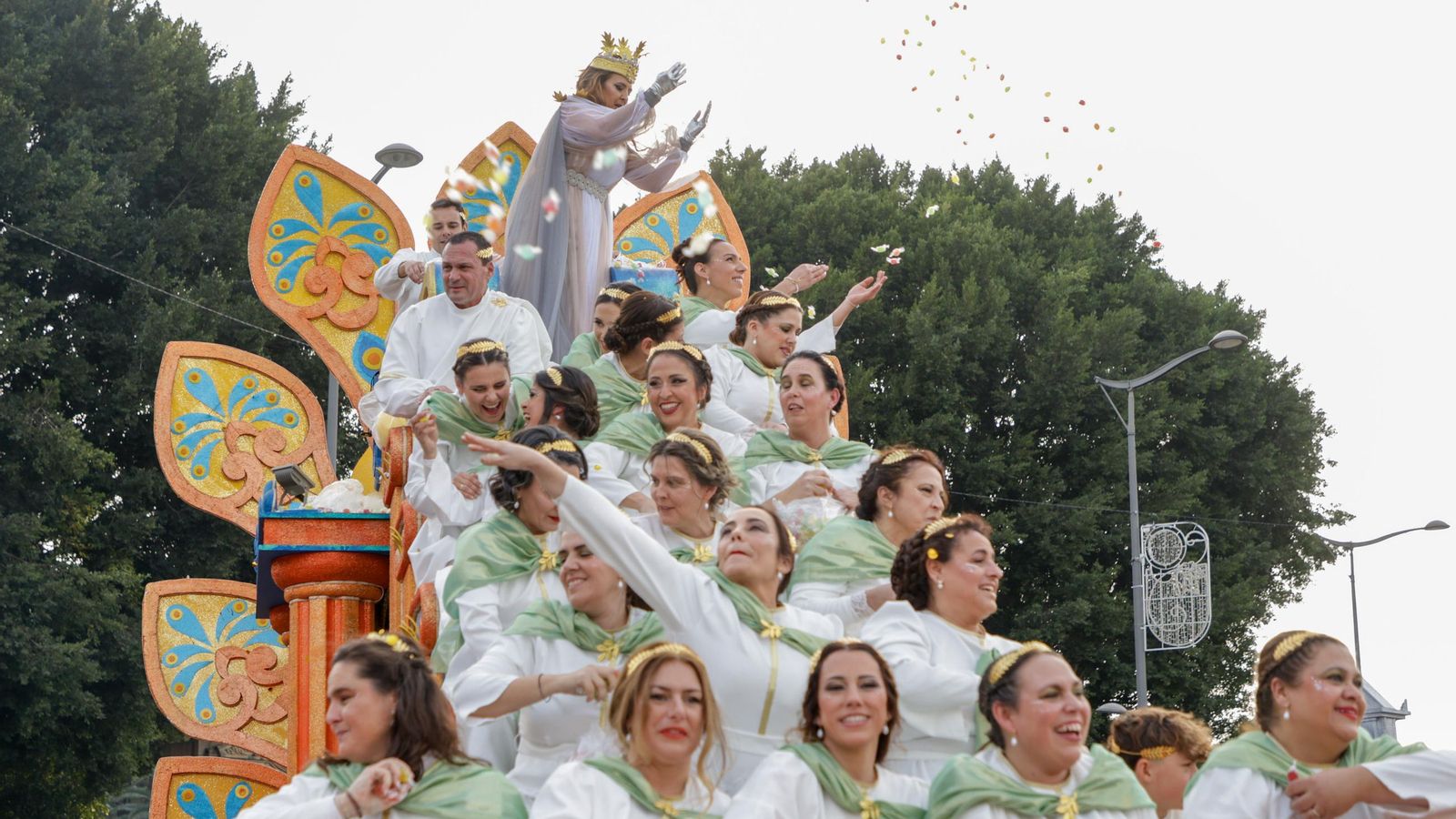 Las fotos de la ínsolita salida de los Reyes Magos del Ateneo un 4 de enero