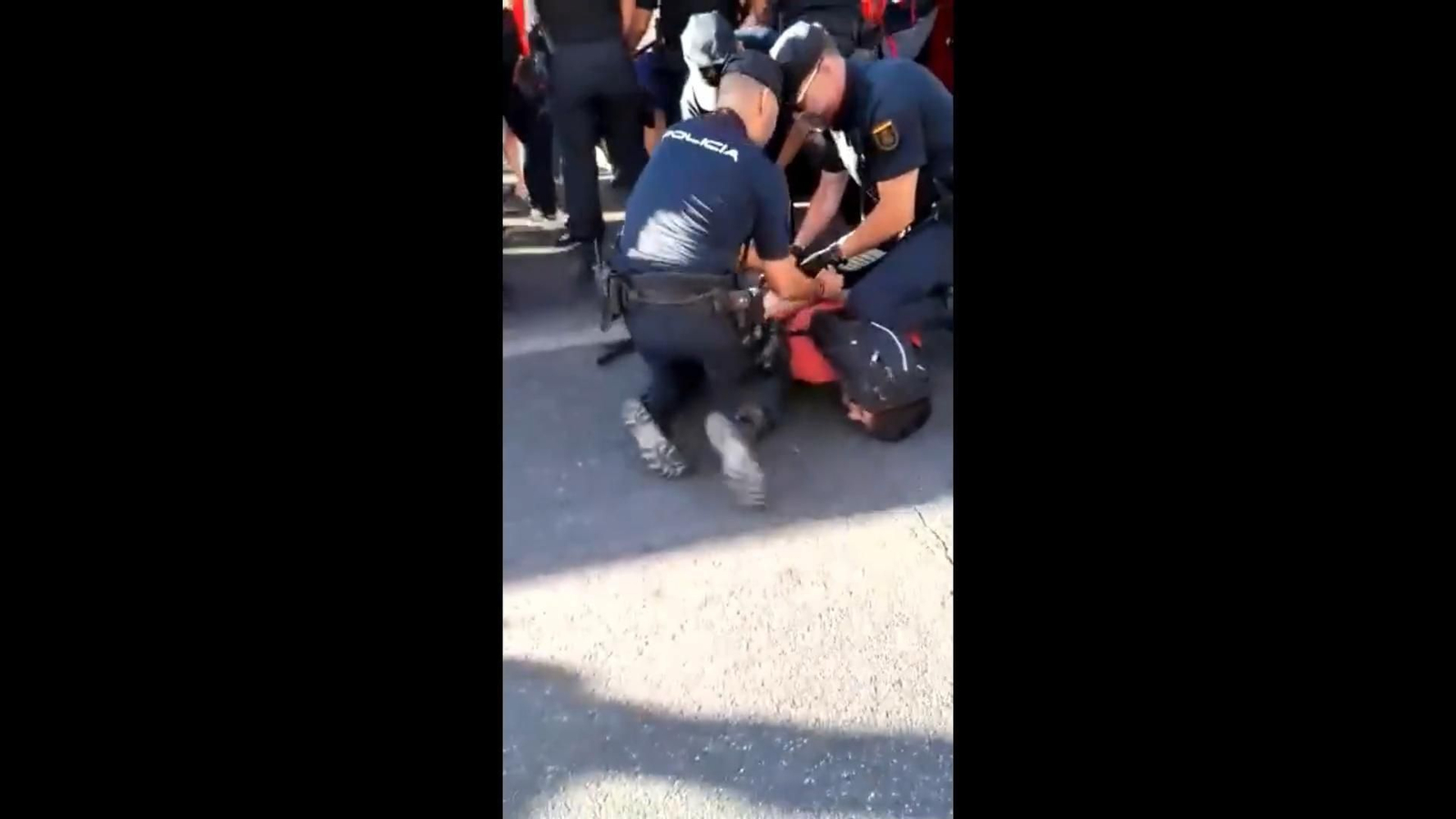Detención de un manifestante en Sevilla.
