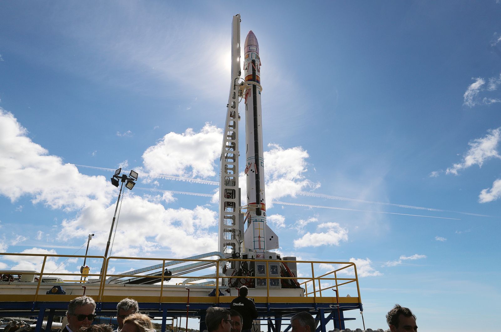 Imágenes de Pedro Sánchez en su visita al cohete Miura en la base espacial en Huelva