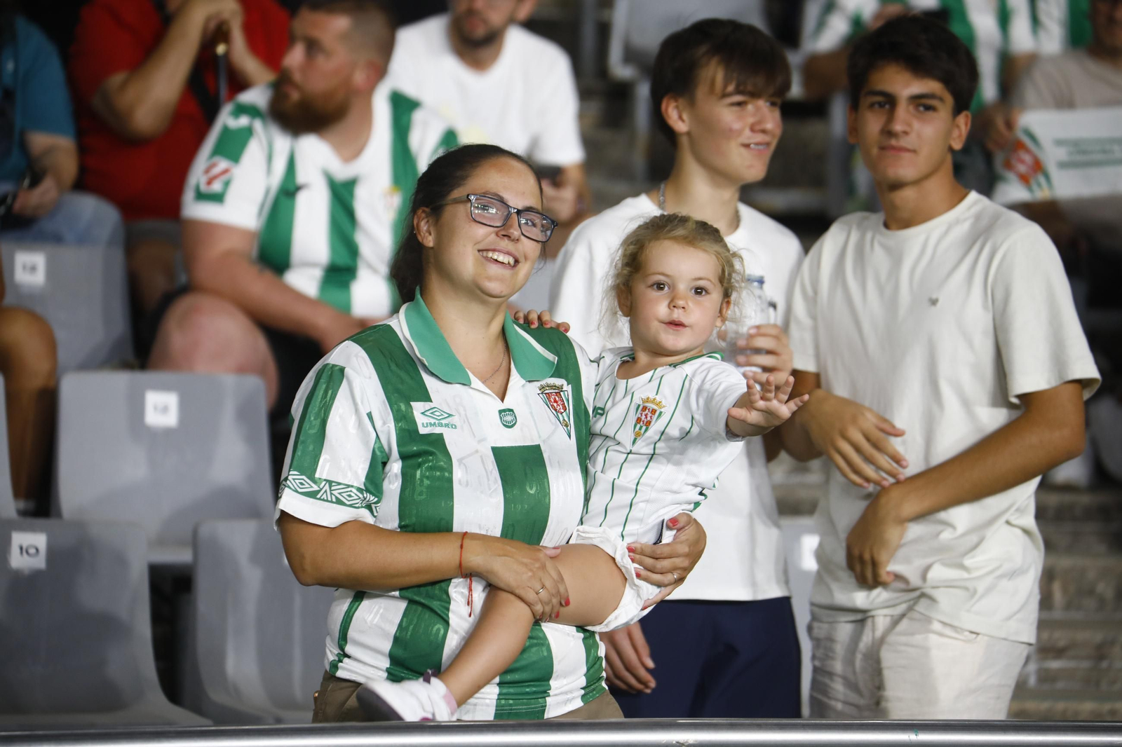 Las mejores fotos del ambiente en El Arcángel para el Córdoba CF - Castellón