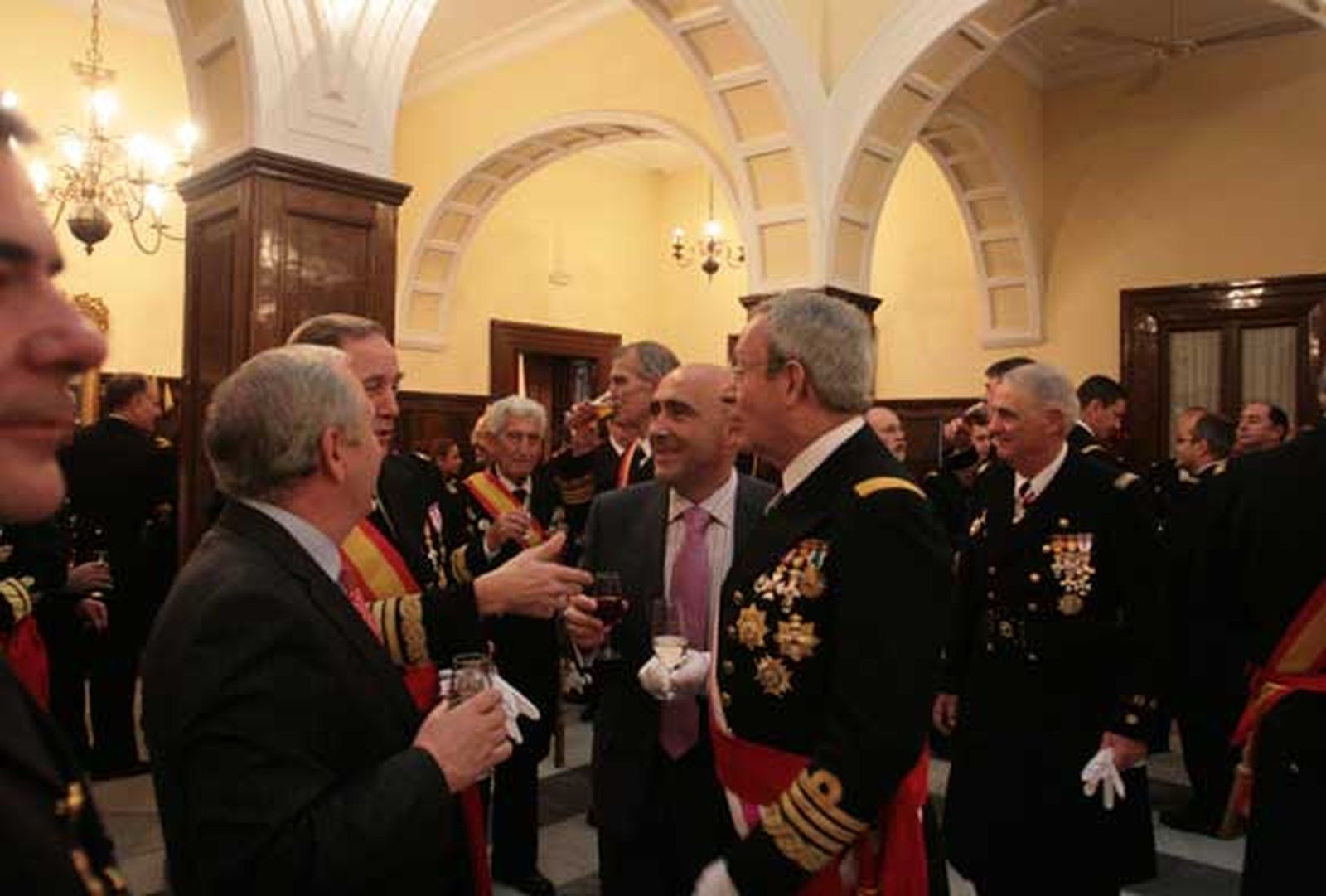 El almirante de la Flota habló del pasado y el futuro de las Fuerzas Armadas en la Antigua Capitanía General de la Defensa

Foto: Elias Pimentel