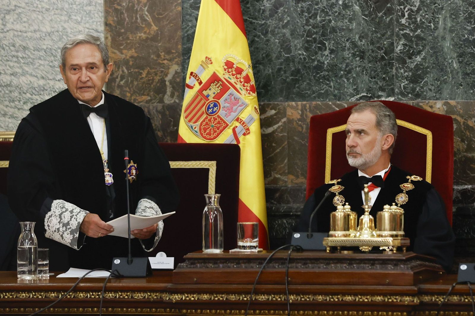 El rey Felipe VI escucha el discurso del presidente interino del Tribunal Supremo Francisco, Marín Castán, durante el acto de apertura del Año Judicial 2023-2024.