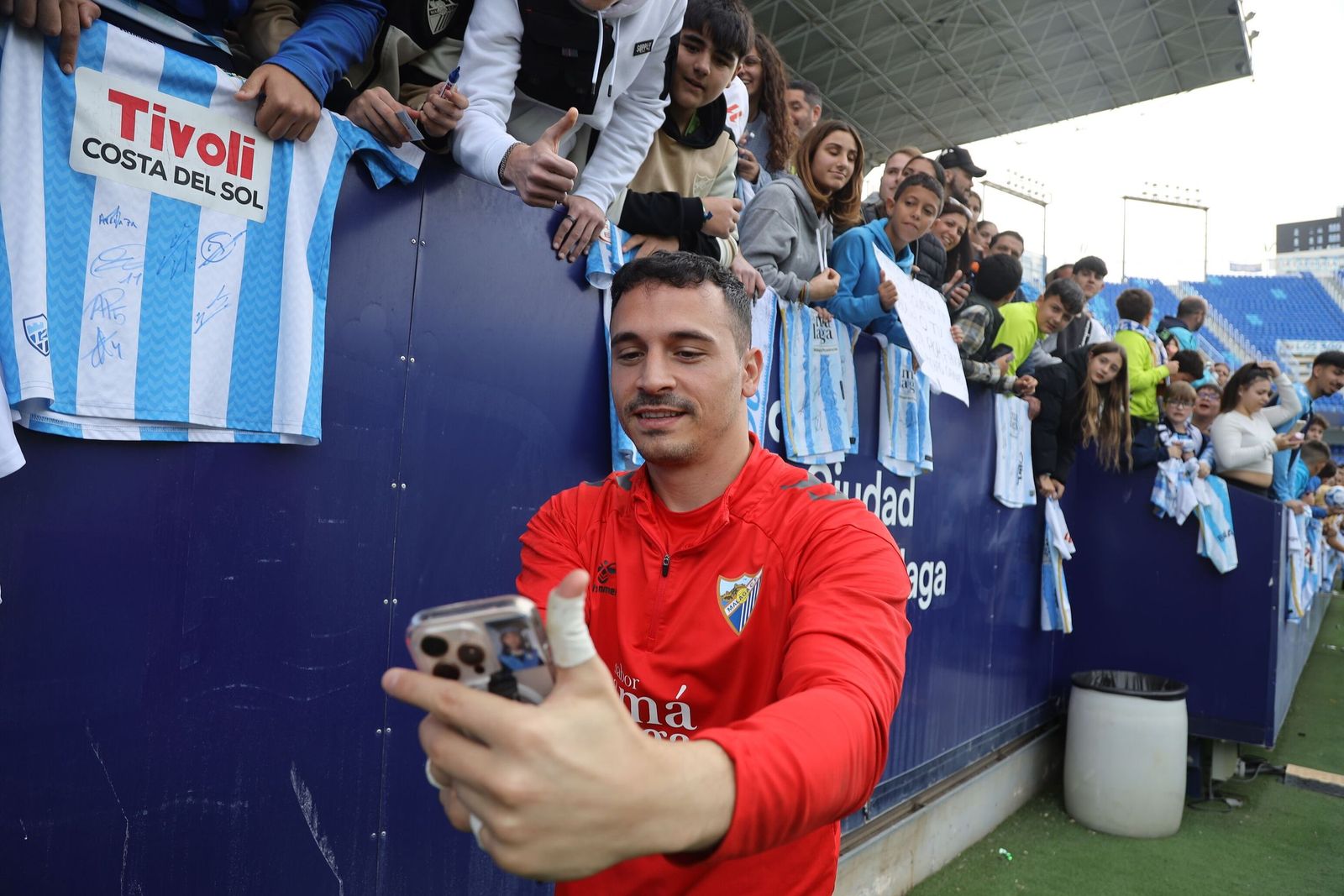 Alfonso Herrero y los aficionados en la jornada de puertas abiertas del curso pasado