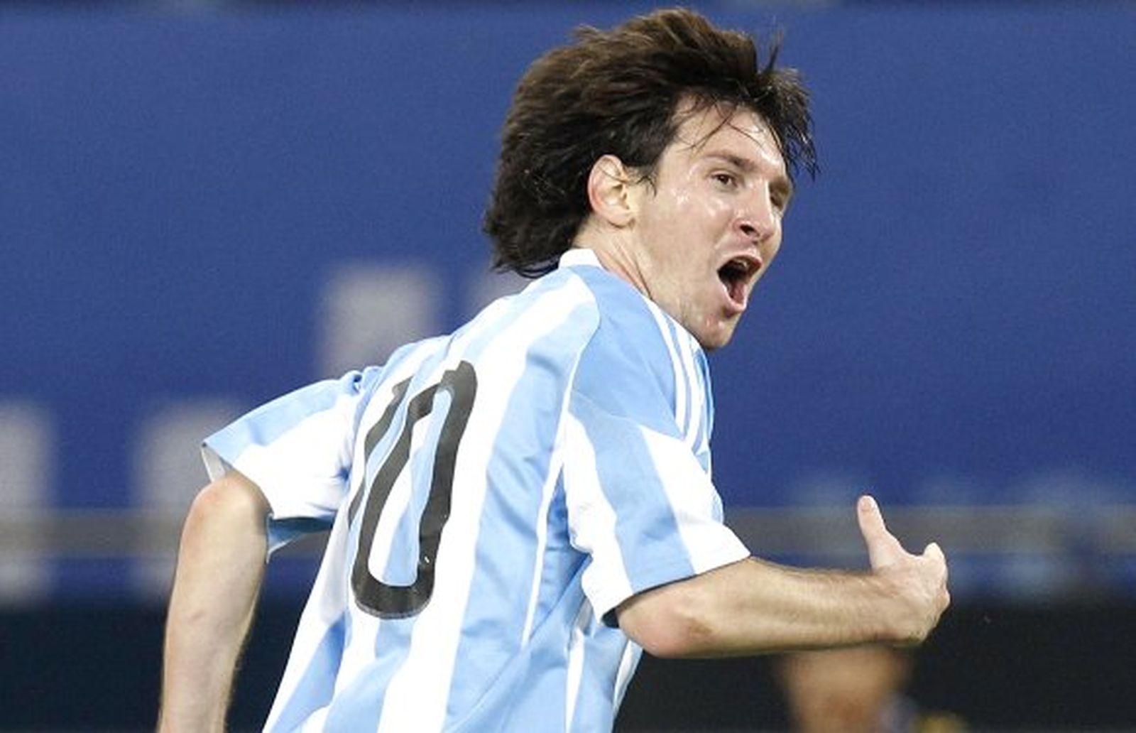 Messi noquea a Brasil en el descuento (0-1)