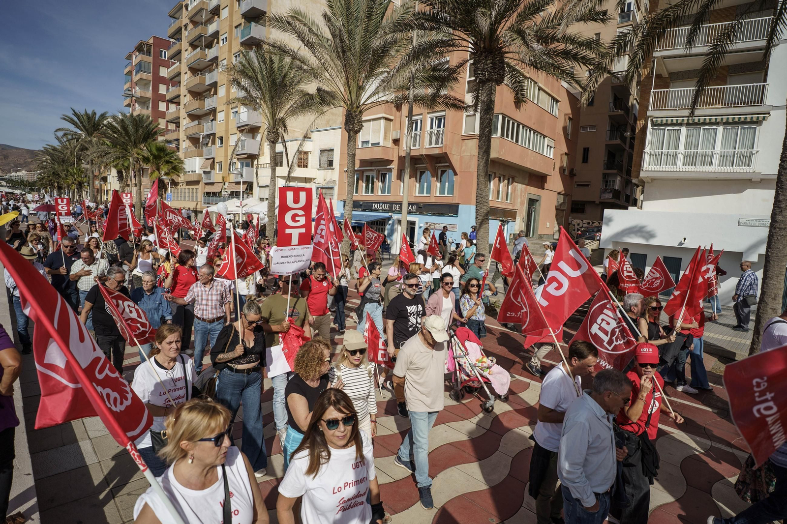 "La sanidad se defiende, gobierne quien gobierne", Almería se lanza a las calles por la sanidad pública