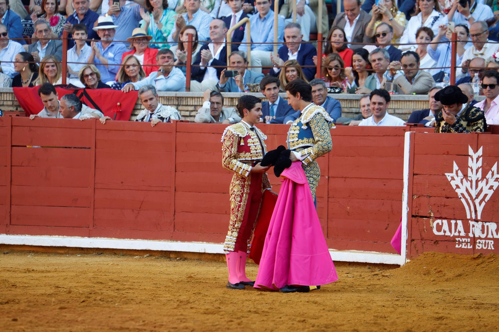 Manuel Román, Juan Ortega y Roca Rey, en la plaza de toros de Córdoba