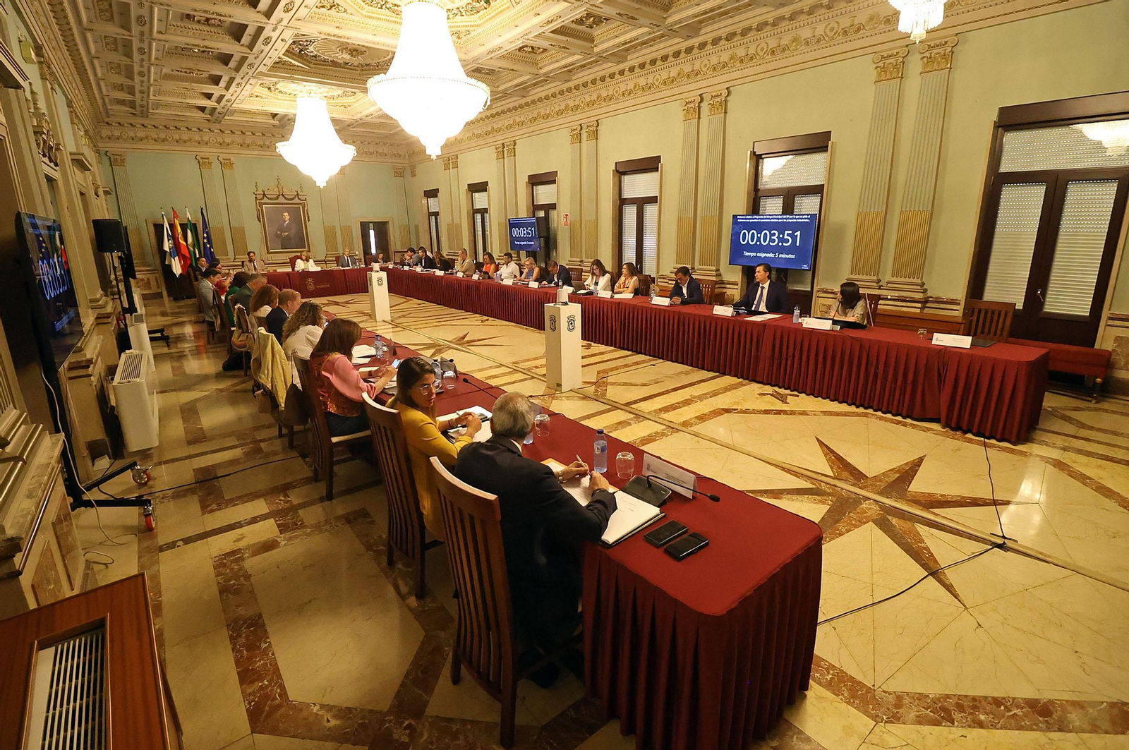 Imágenes del pleno ordinario correspondiente al mes de junio en el Ayuntamiento de Huelva