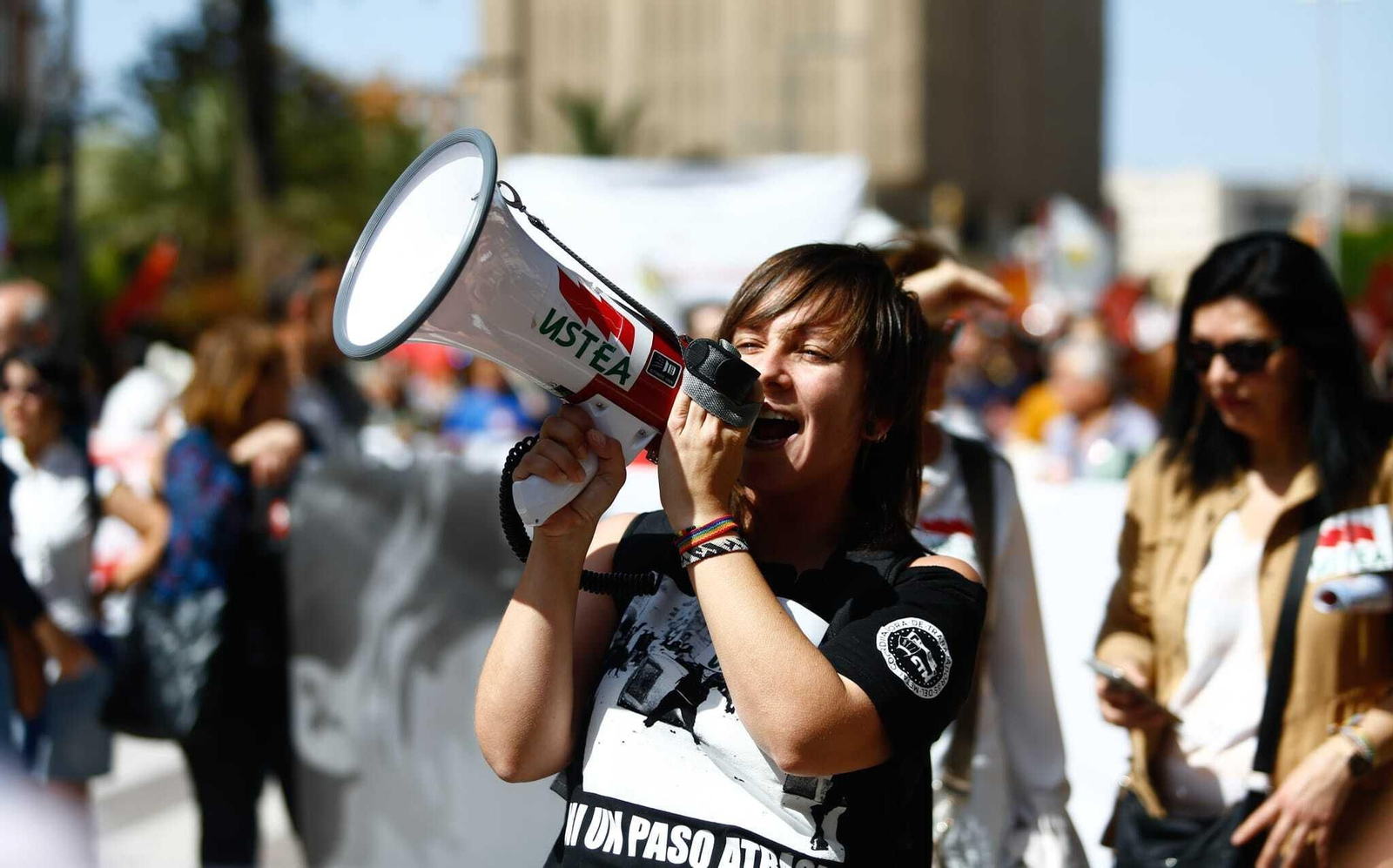 La manifestación convocada por los sindicatos CCOO y UGT el 1 de mayo en Málaga, en fotos