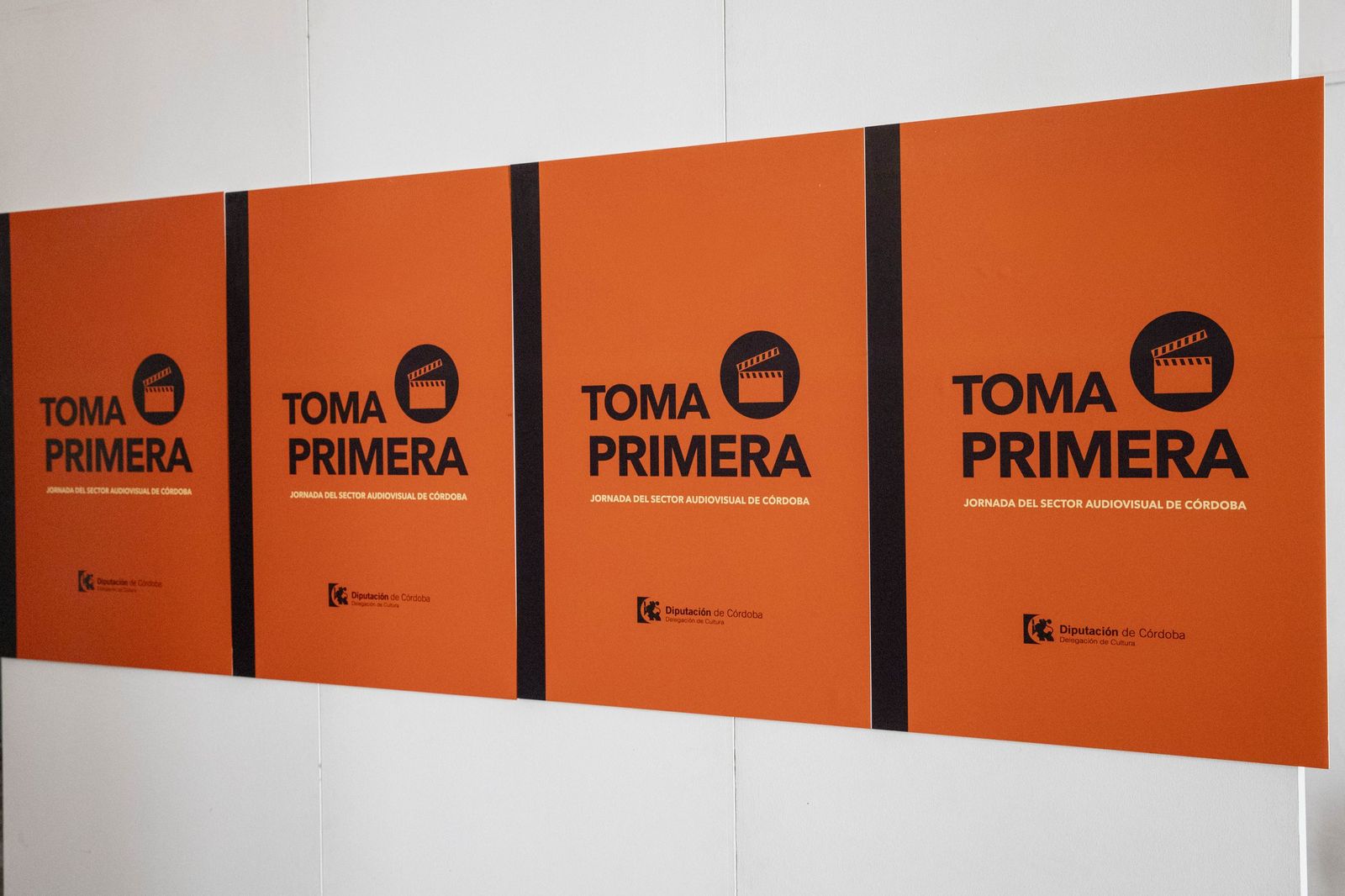 Carteles del programa Toma Primera.
