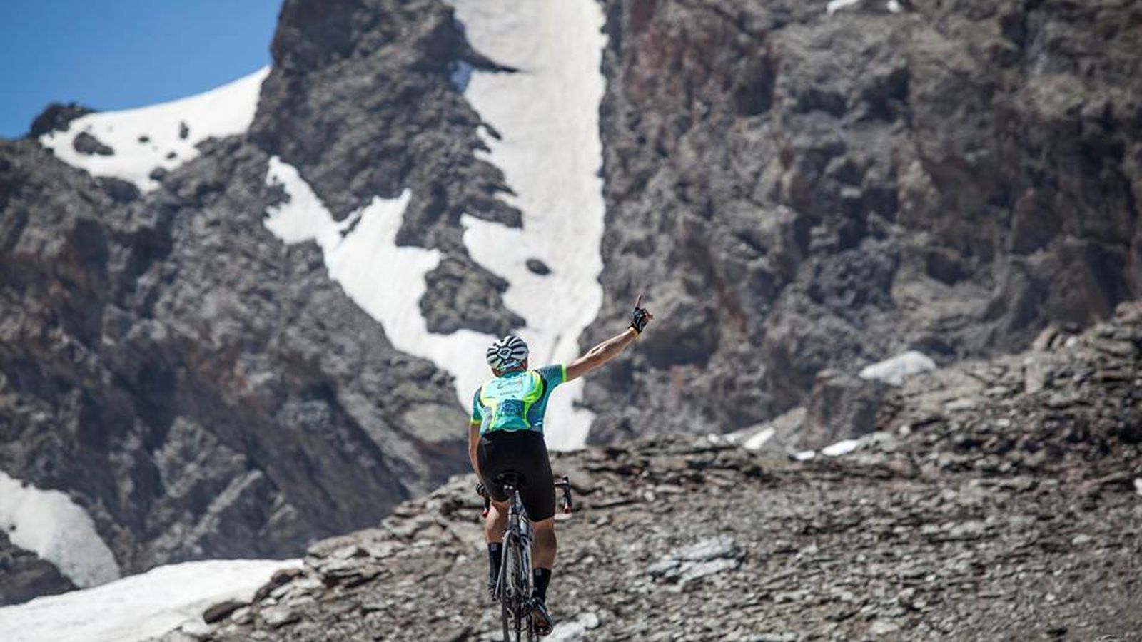 La prueba cuenta con  3.800 metros de desnivel positivo.