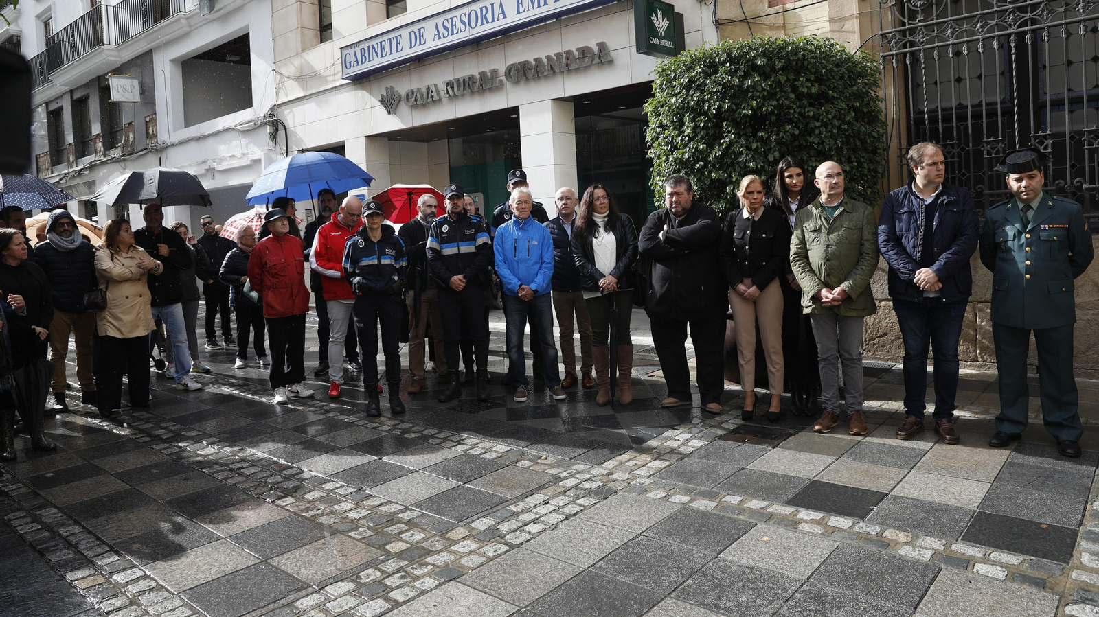 Las fotos de la concentración silenciosa por la muerte de dos guardias civiles en Barbate