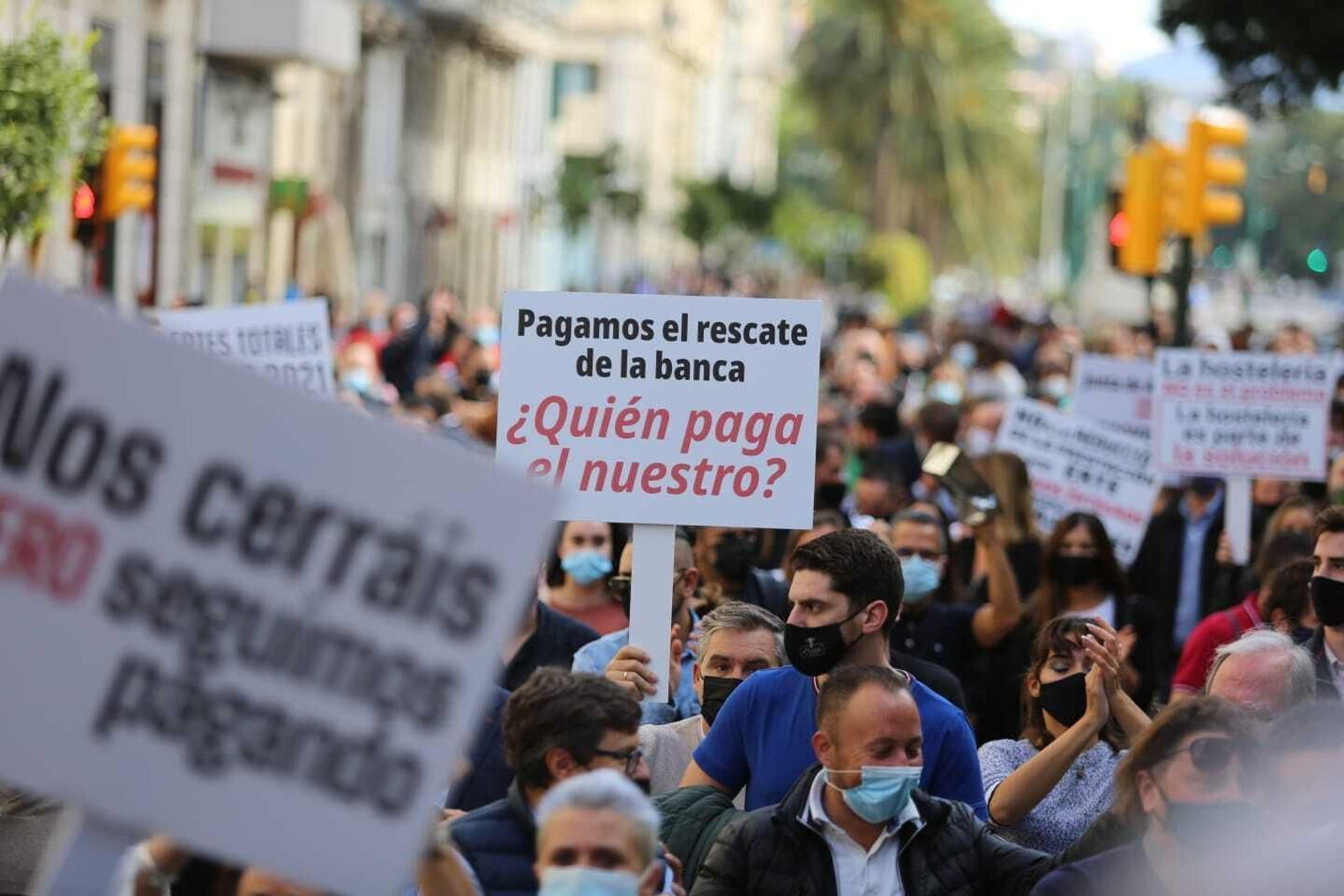 Fotos de la cacerolada de los hosteleros en Málaga, contras las medidas del Covid