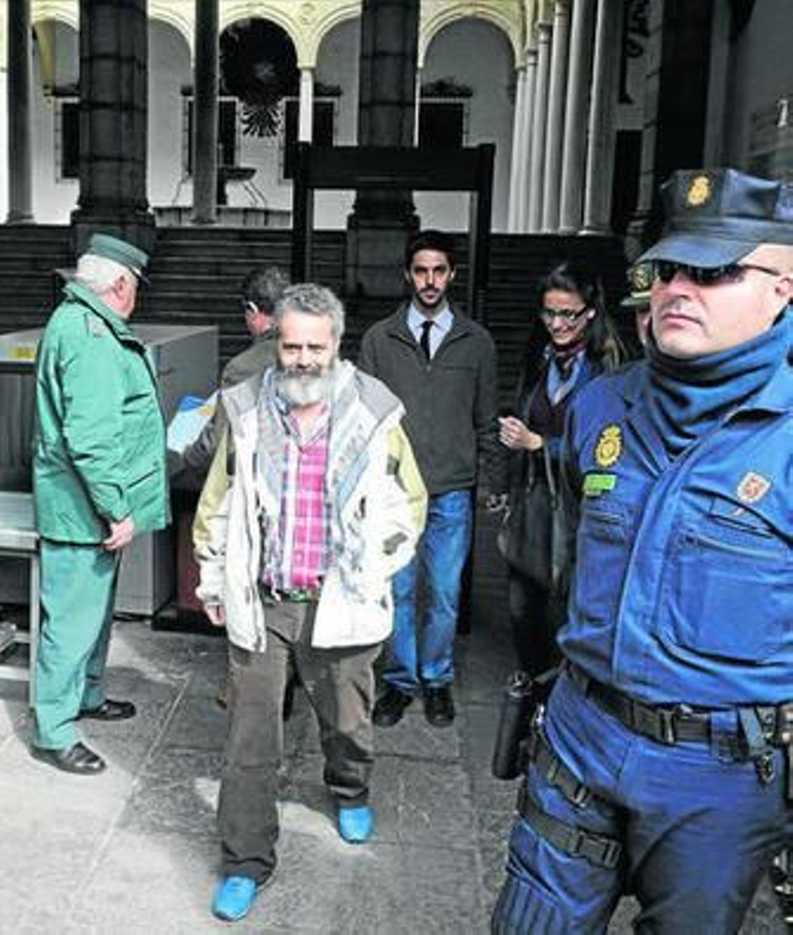 Sánchez Gordillo, cabeza visible del SAT, abandona el Tribunal Superior de Justicia de Andalucía. Sánchez Gordillo, cabeza visible del SAT, abandona el Tribunal Superior de Justicia de Andalucía.