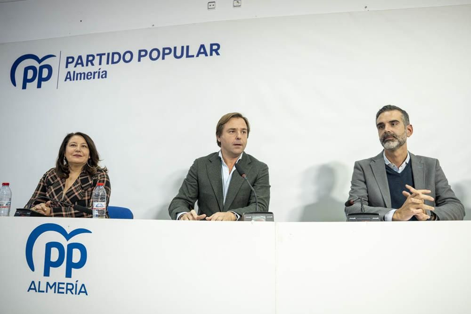 Las imágenes de la junta en la que el PP de Almería se renueva