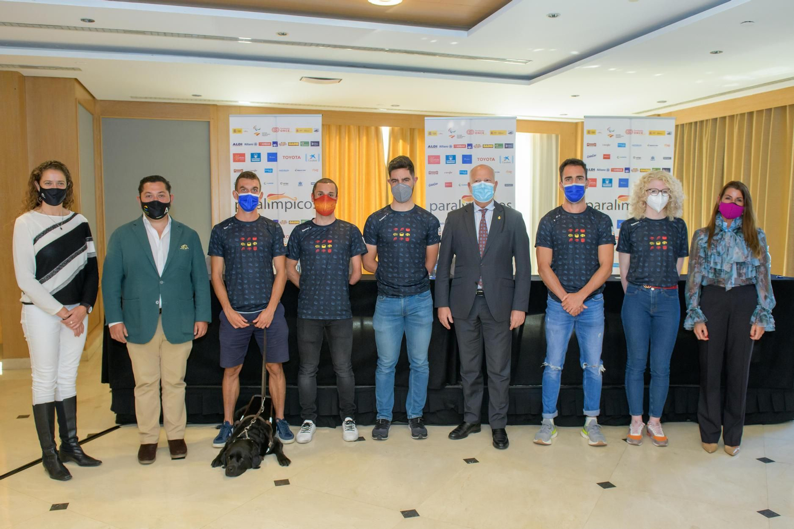Los participantes en el acto de presentación del equipo paralímpico.