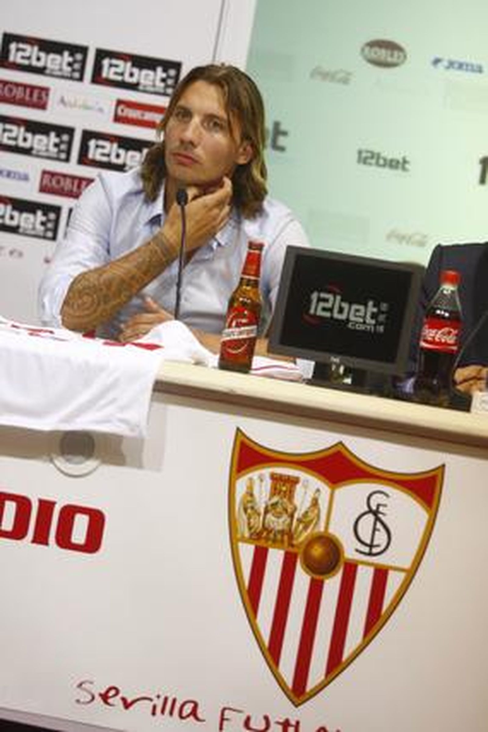 Alexis Ruano durante su presentación como nuevo jugador del Sevilla.

Foto: Belén Vargas