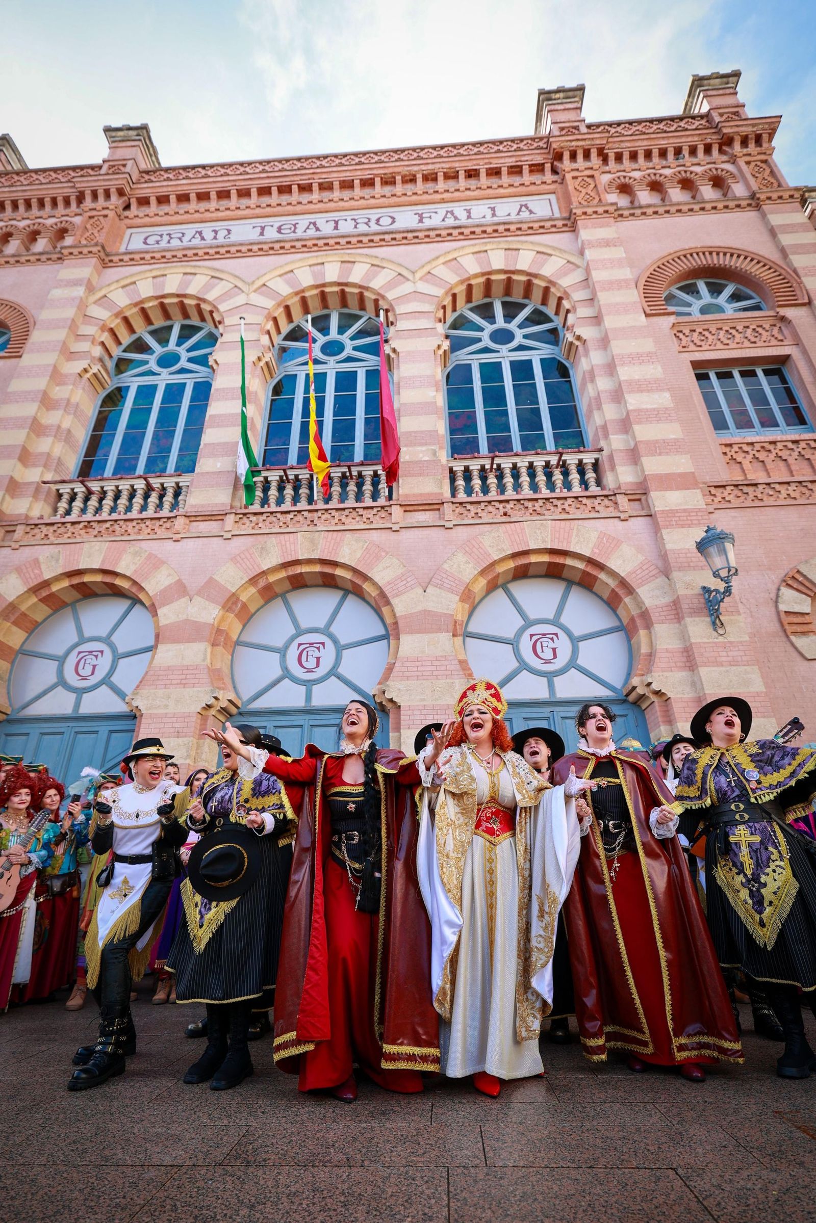 Las imágenes del descubrimiento de la estrella de Adela del Moran el Paseo de la Fama del Carnaval de Cádiz