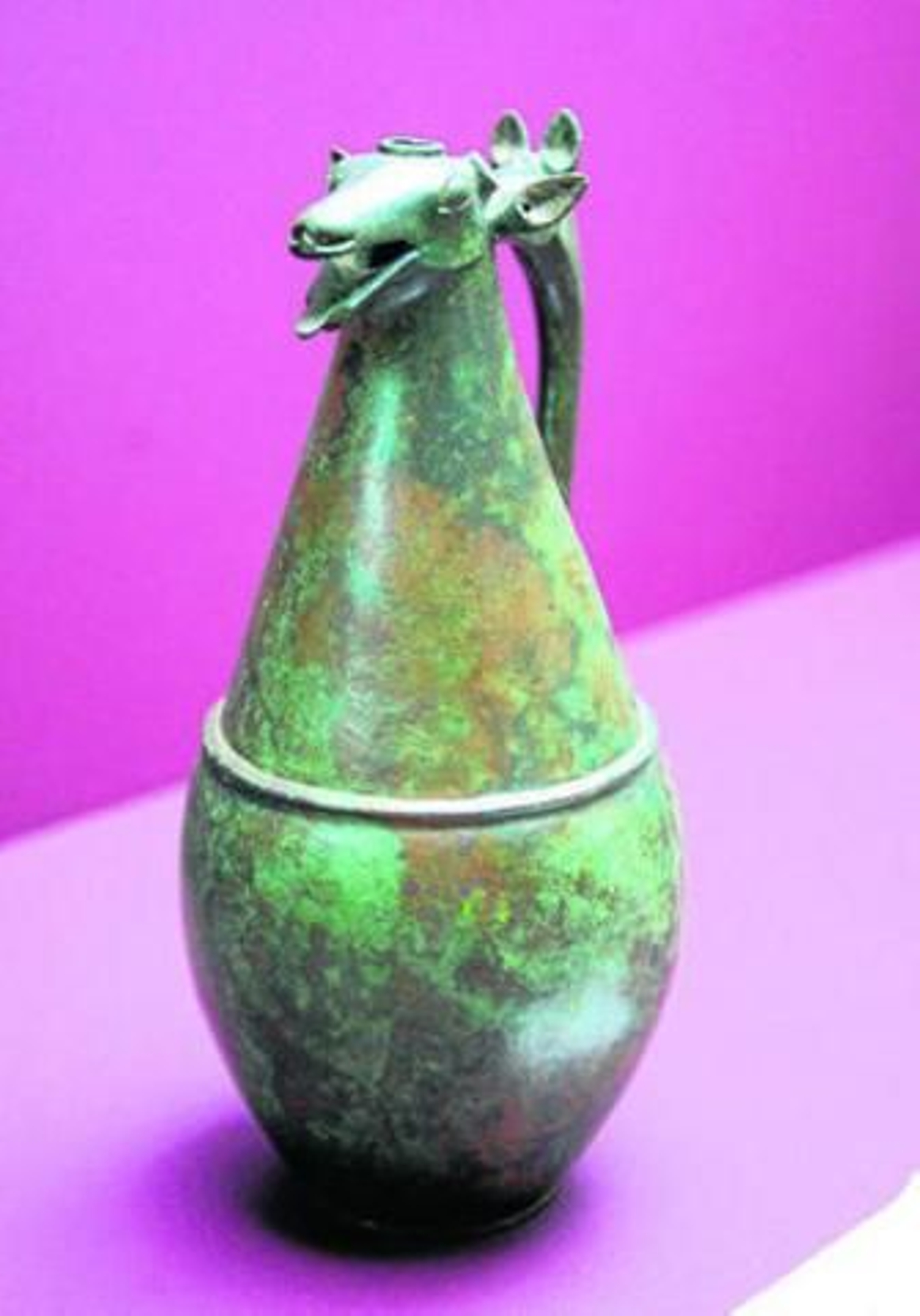 Uno de los jarros prestados al Metropolitan.