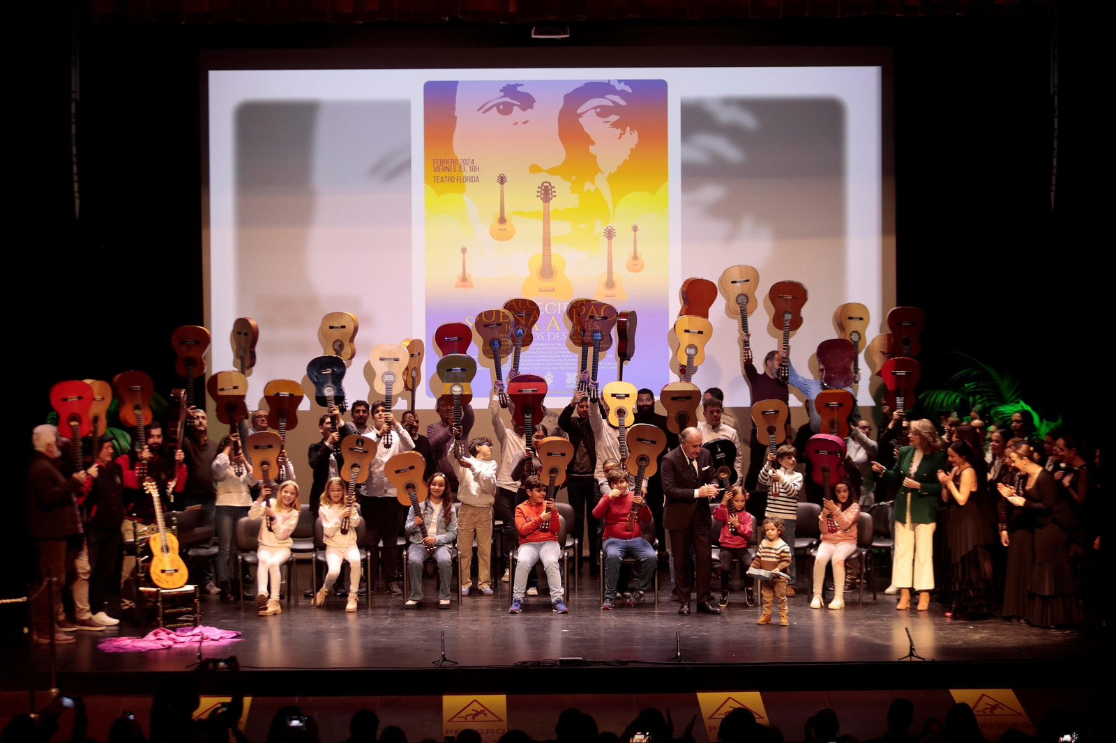 Guitarras al cielo por Paco.