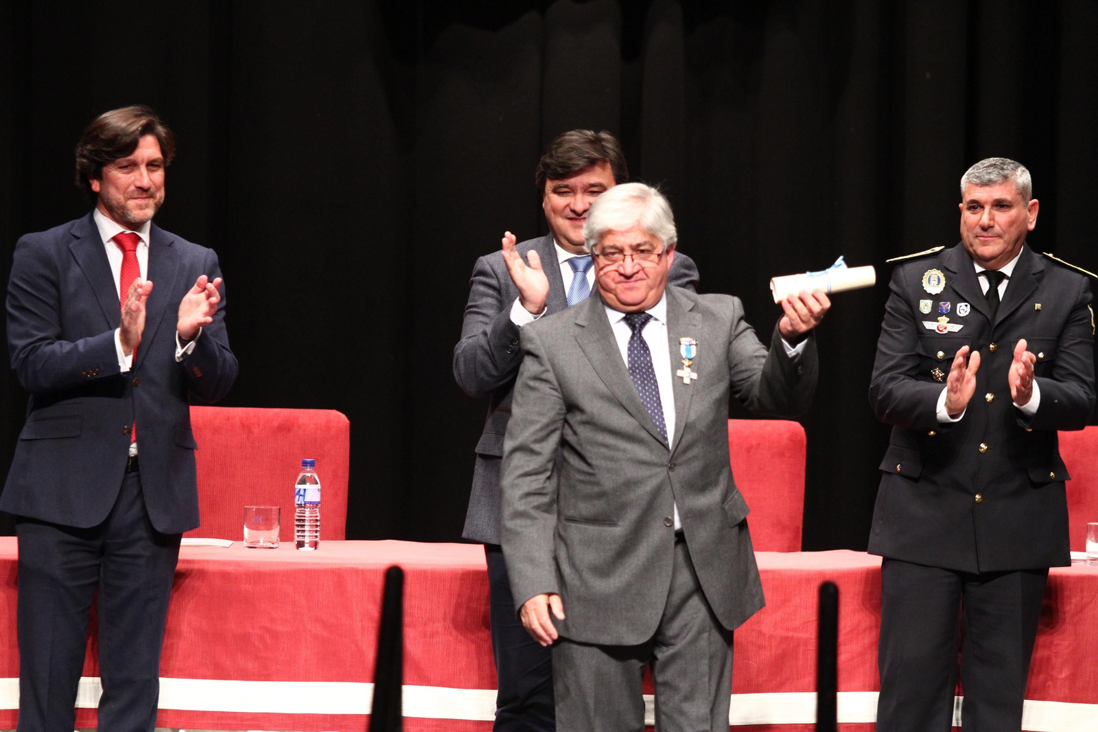 La policía Local entrega las medallas en el día de su patrón