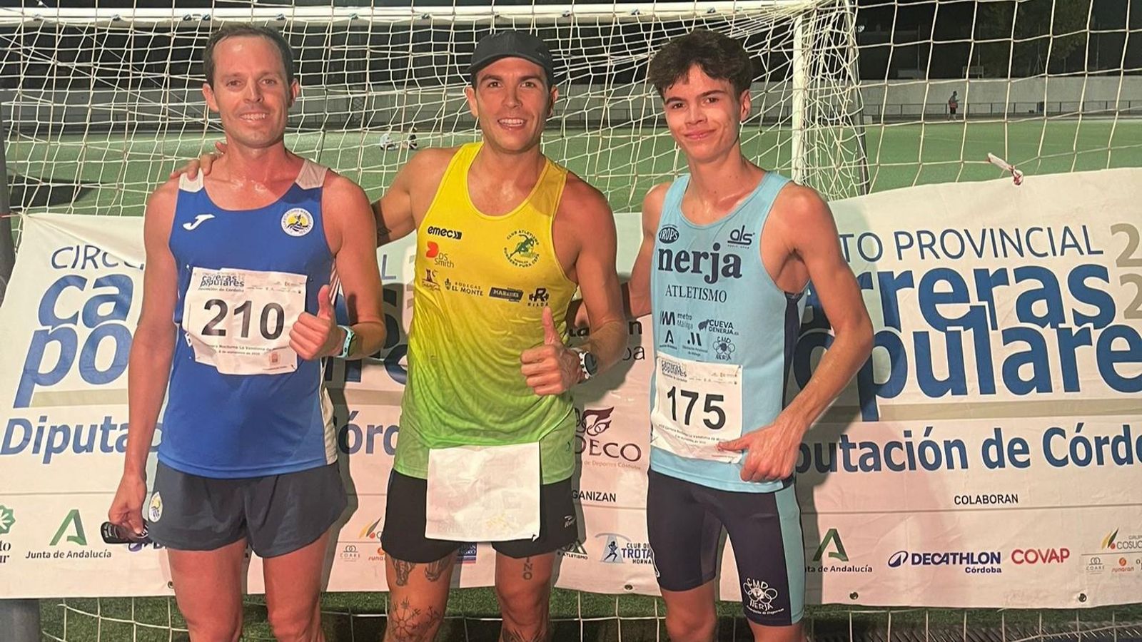 El podio masculino de la Carrera Nocturna La Vendimia de Moriles.