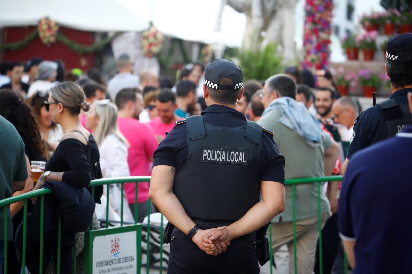 Las mejores fotos de unas Cruces de Córdoba abarrotadas para dar la bienvenida al fin de semana
