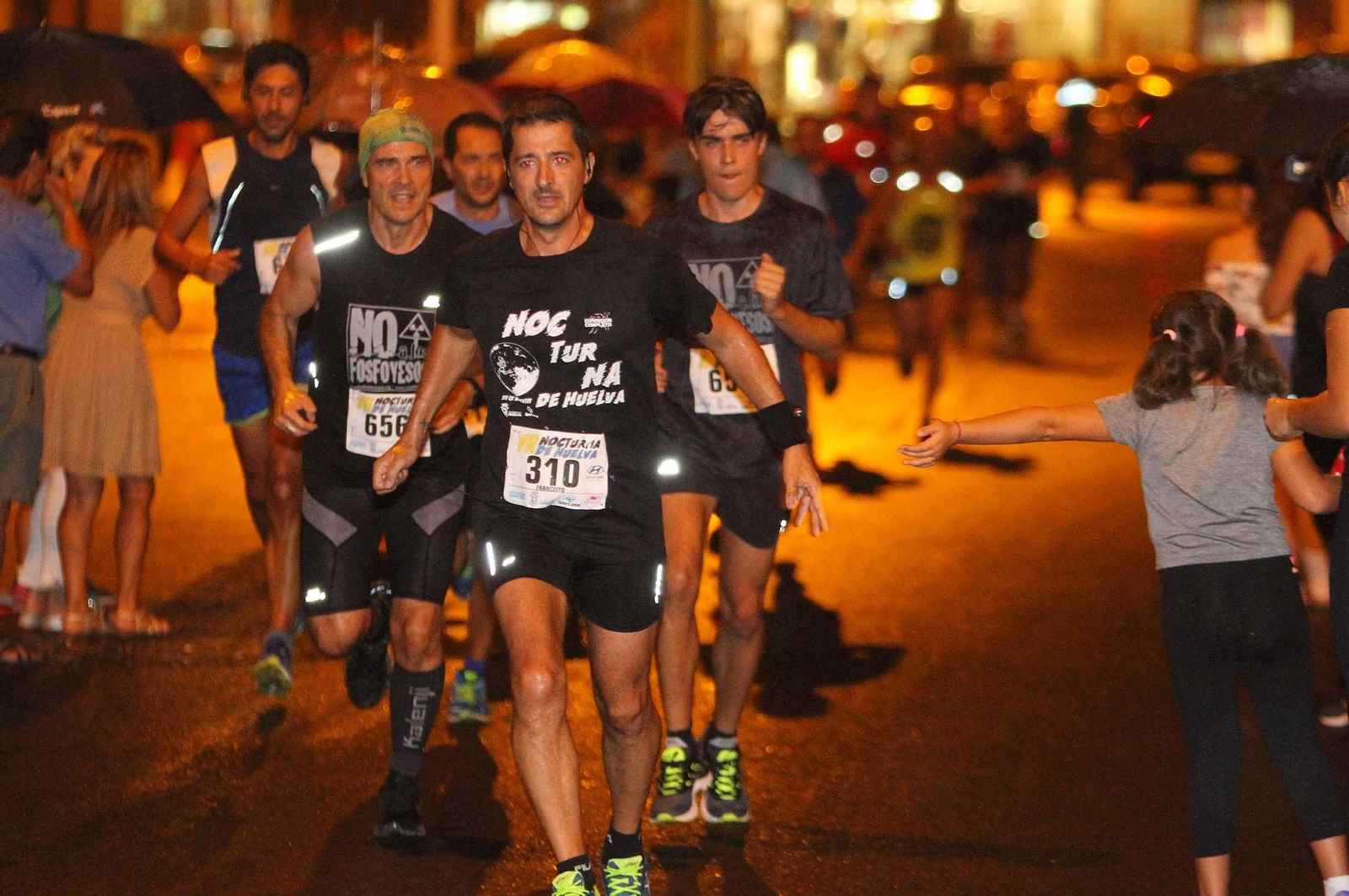 La VII Carrera Nocturna de Huelva en imágenes