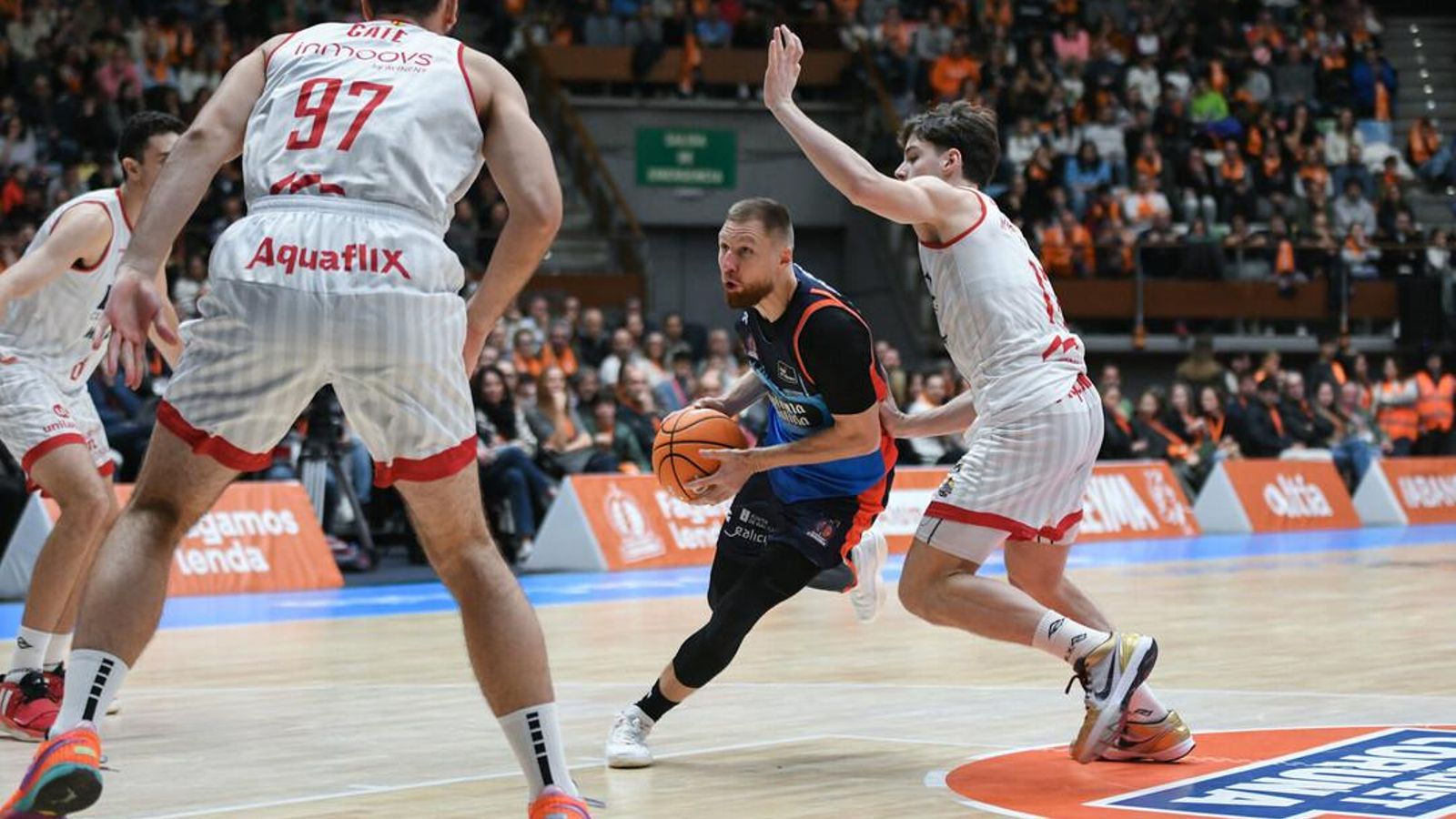 Mario Saint-Supéry guía el triunfo de BAXI Manresa ante Leyma Coruña Mario Saint-Supéry guía el triunfo de BAXI Manresa ante Leyma Coruña