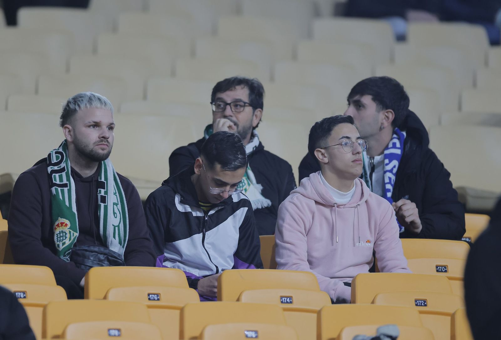Búscate en las fotos del Betis - Elche