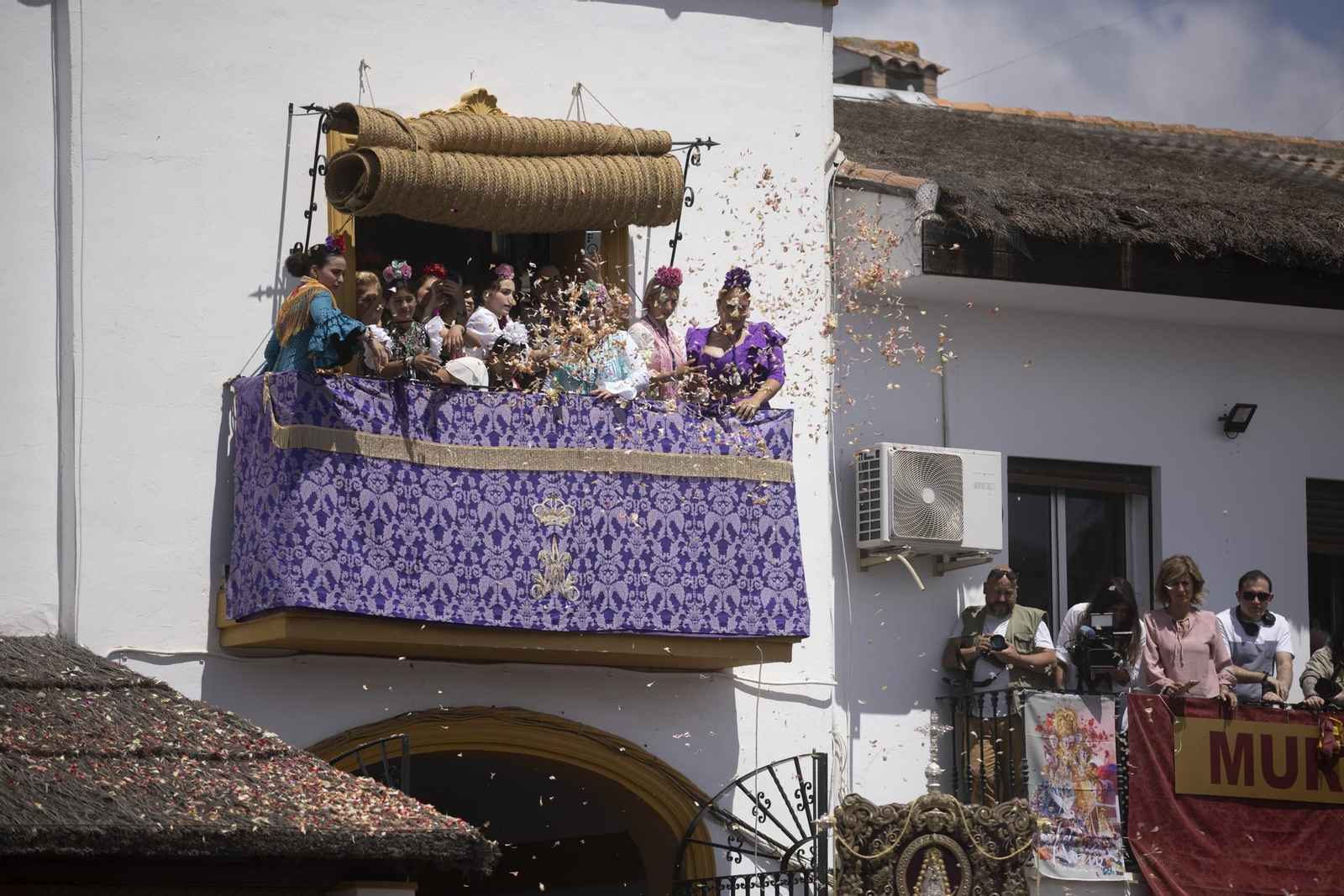 Las mejores imágenes de la procesión de la Virgen del Rocío en la aldea