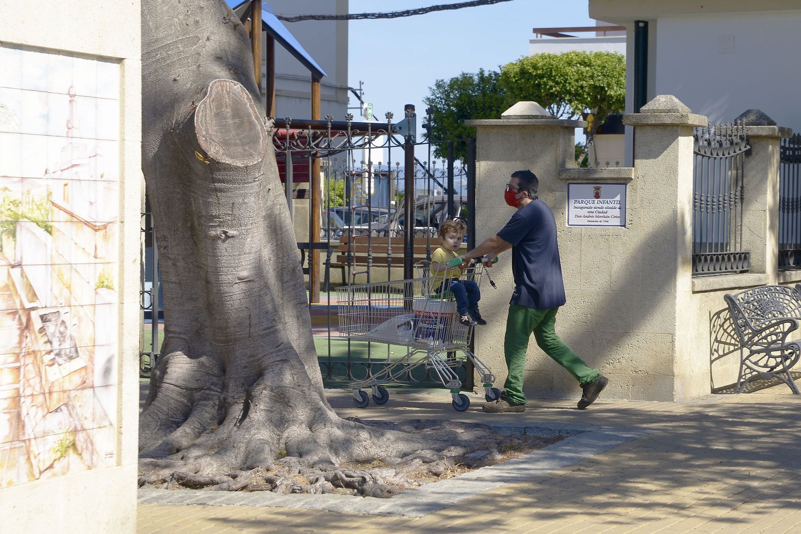 Fotos de sanroqueños saliendo a la calle a pasear y hacer deporte