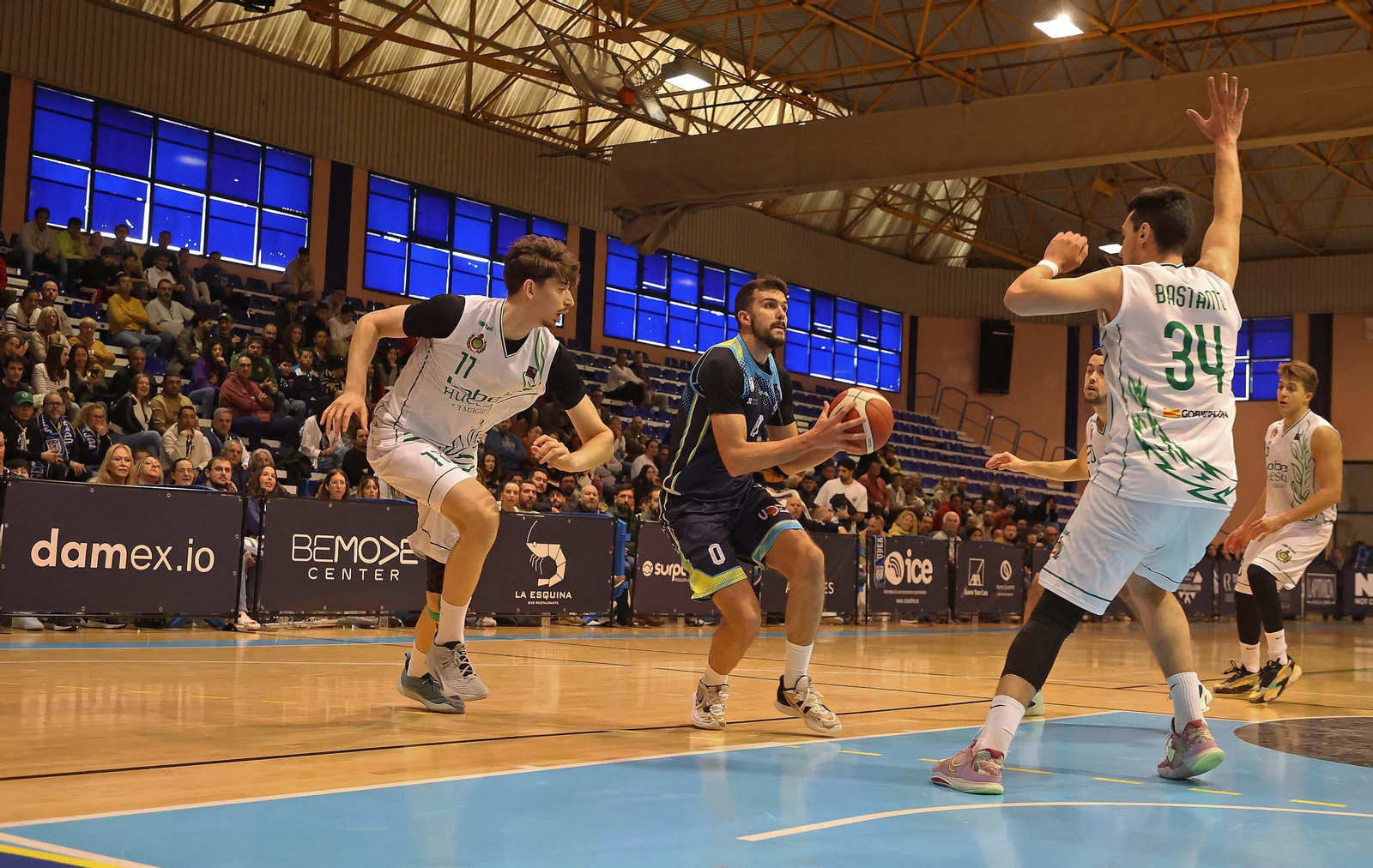 Las mejores fotos del Udea - Huesca, con Scariolo como espectador en el Doctor Juan Carlos Mateo