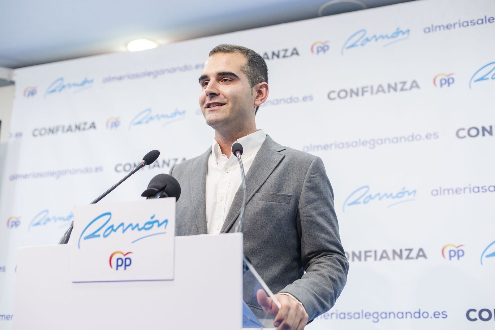 Fernández-Pacheco presenta la candidatura.