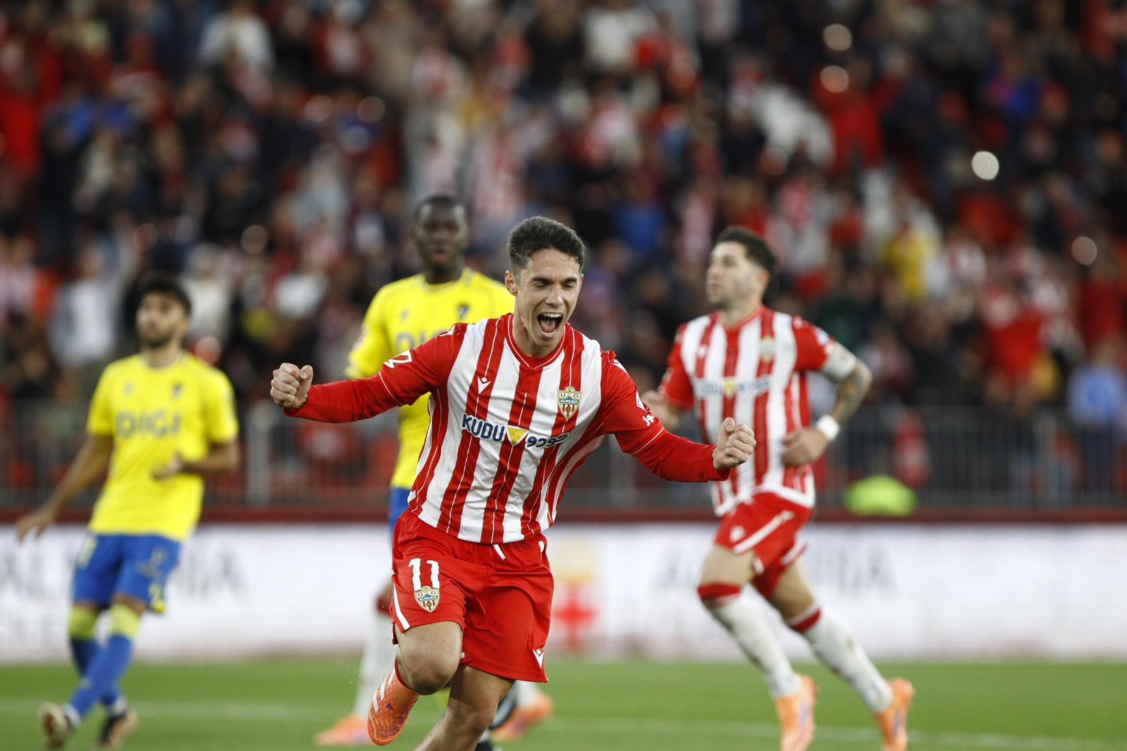 El partido U.D. Almería-Cádiz C.F. en imágenes