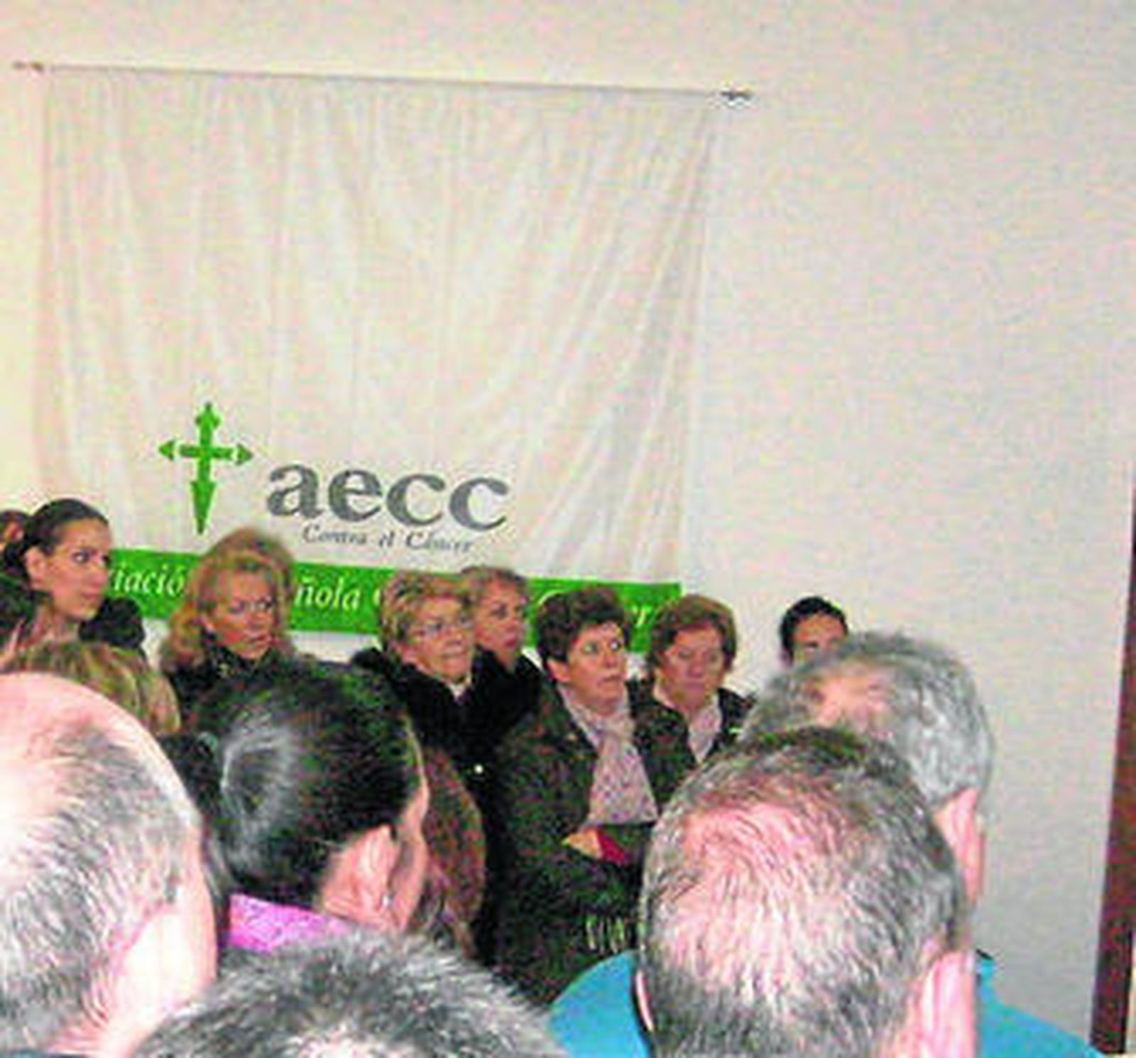 Un momento del acto de inauguración de la sede de la AECC.