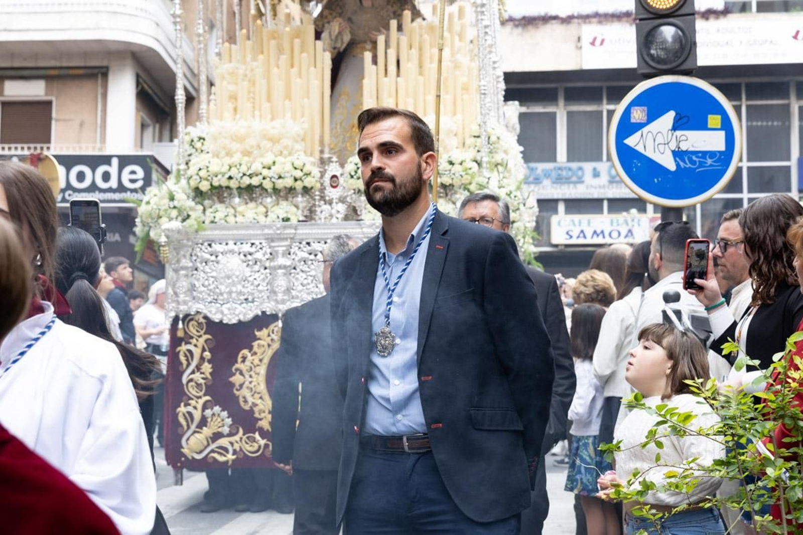 Los jiennenses se echan a la calle para presenciar la primera de las procesiones de la jornada: la Borriquilla (II)