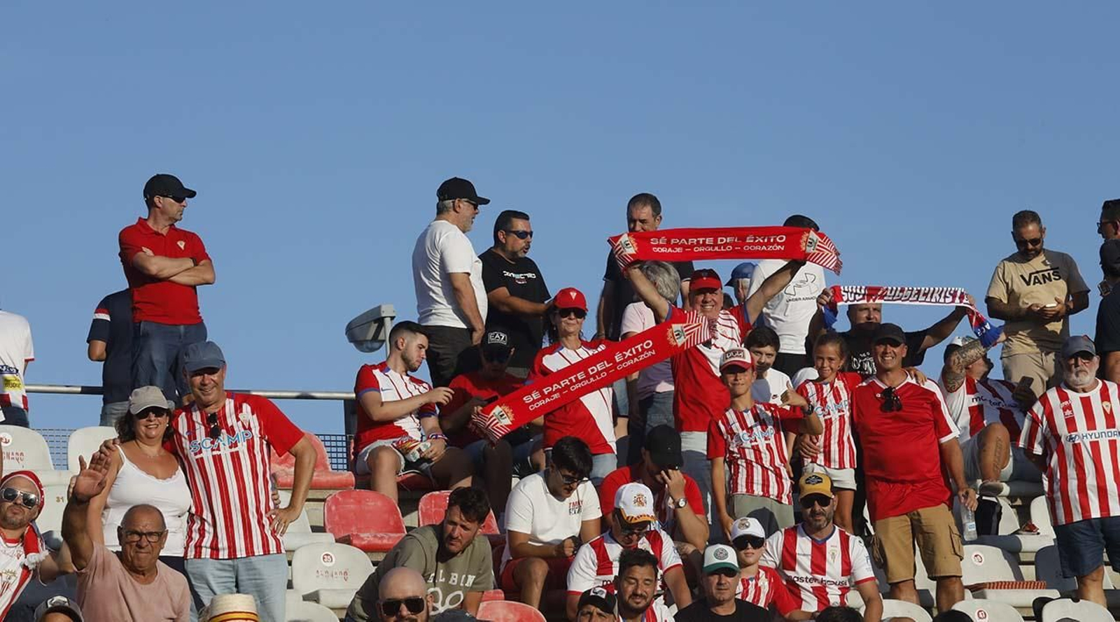 Búscate entre los aficionados del Algeciras CF - Sevilla Atlético en el Nuevo Mirador