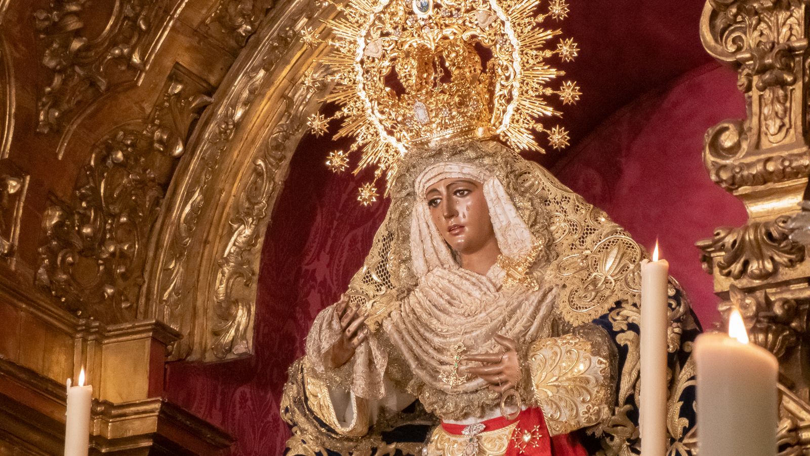 La Esperanza de Triana en su altar de septenario